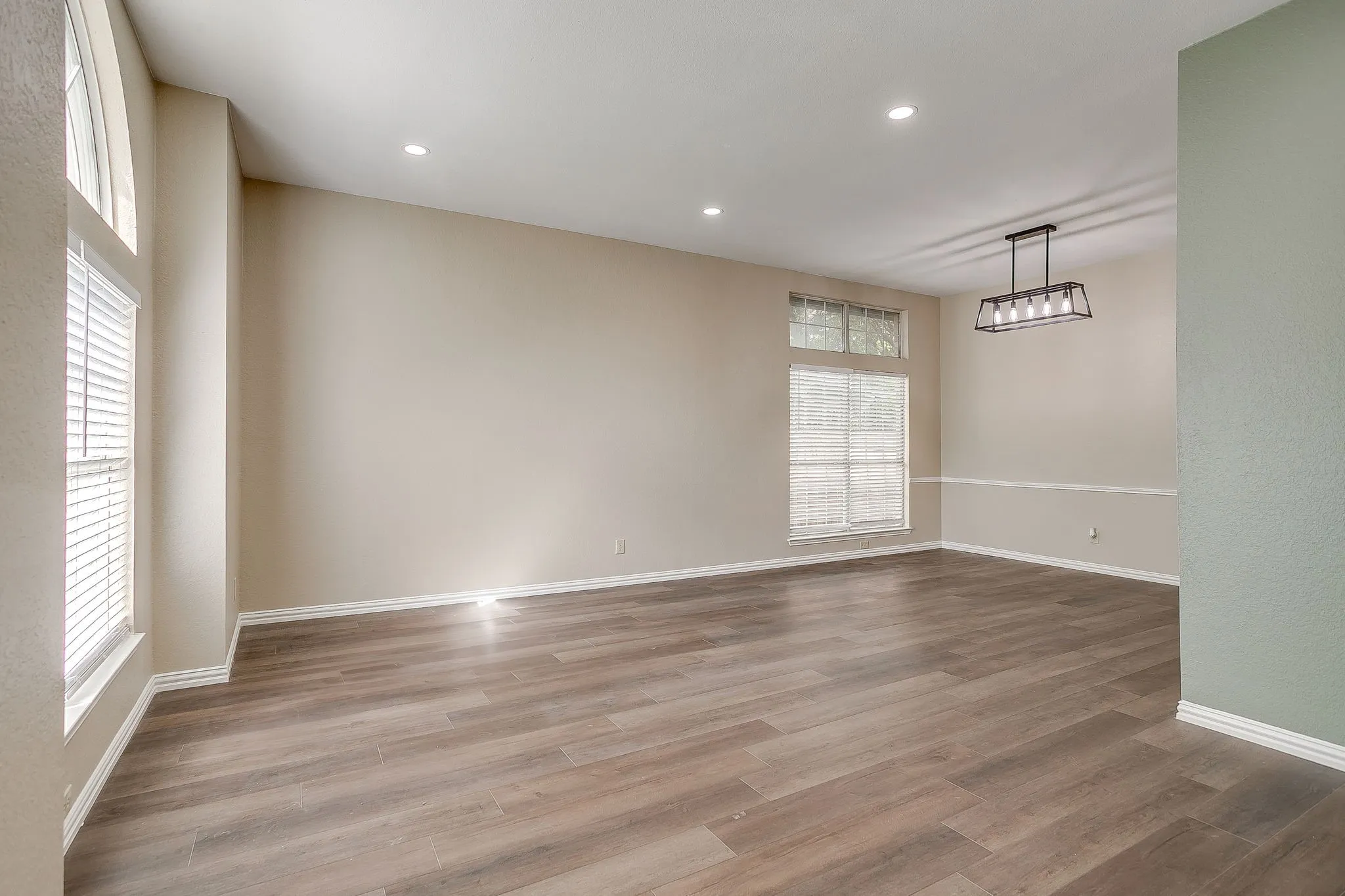 Single Family Residence For Sale in Tarrant County , 7550 Deerlodge Trail, Fort Worth, Texas 76137, 4 Bedroom, 3 Bathroom, 2 Garage spaces, 2,299 Sqft, built in 1989, mls#21374325, Real Estate Agent in Fort Worth, Homes For Sale in Tarrant county, Homes For Sale in Fort Worth, Realtor in Fort Worth Texas, Real Estate Brokerage Independent Realty Texas, Luminita Cordes Realtor