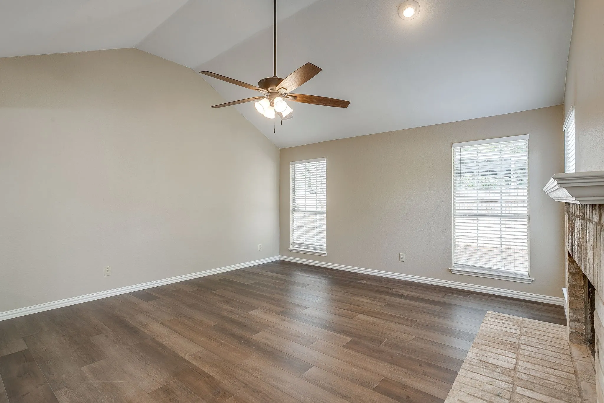 Single Family Residence For Sale in Tarrant County , 7550 Deerlodge Trail, Fort Worth, Texas 76137, 4 Bedroom, 3 Bathroom, 2 Garage spaces, 2,299 Sqft, built in 1989, mls#21374325, Real Estate Agent in Fort Worth, Homes For Sale in Tarrant county, Homes For Sale in Fort Worth, Realtor in Fort Worth Texas, Real Estate Brokerage Independent Realty Texas, Luminita Cordes Realtor