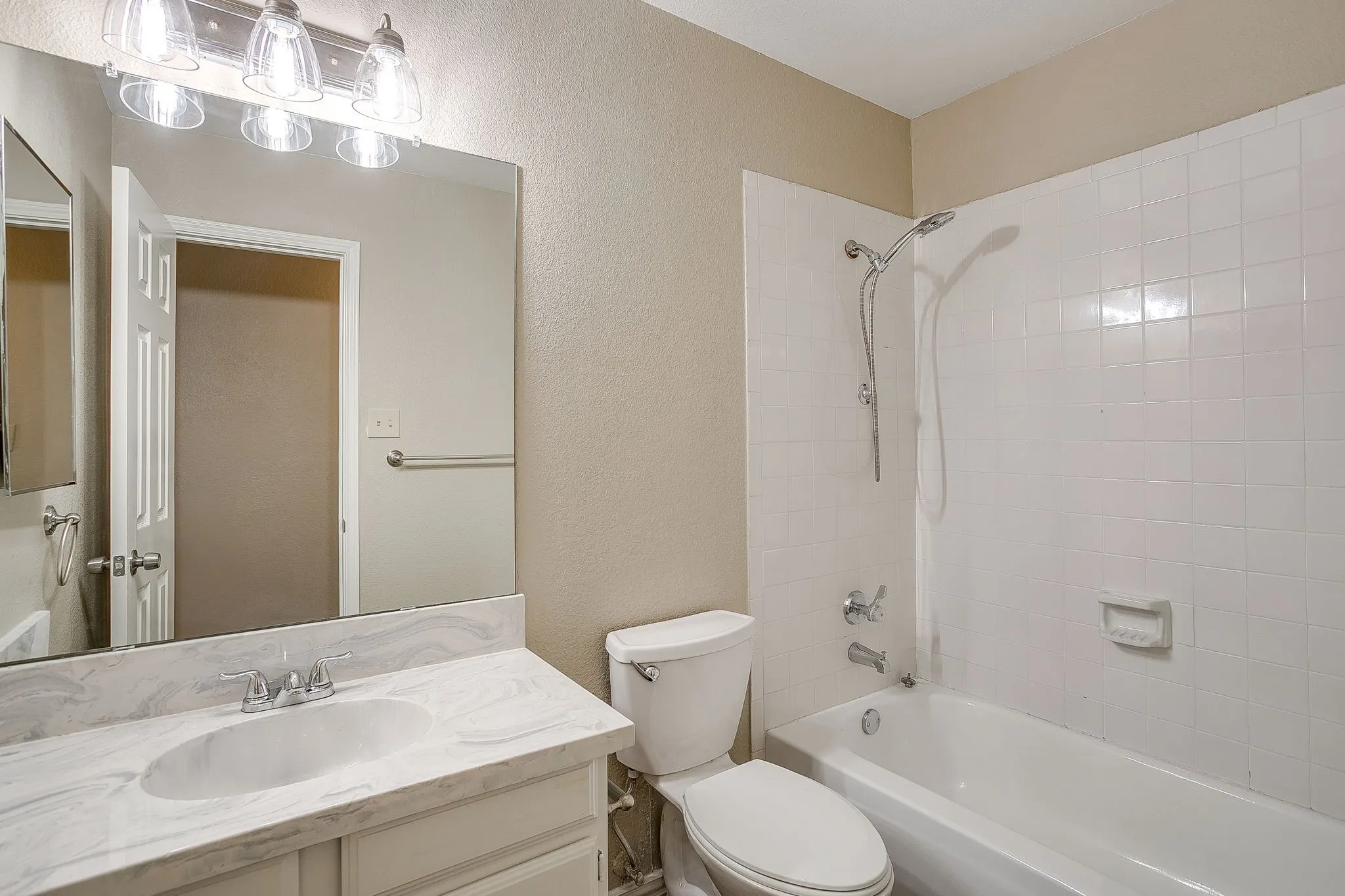 Single Family Residence For Sale in Tarrant County , 7550 Deerlodge Trail, Fort Worth, Texas 76137, 4 Bedroom, 3 Bathroom, 2 Garage spaces, 2,299 Sqft, built in 1989, mls#21374325, Real Estate Agent in Fort Worth, Homes For Sale in Tarrant county, Homes For Sale in Fort Worth, Realtor in Fort Worth Texas, Real Estate Brokerage Independent Realty Texas, Luminita Cordes Realtor