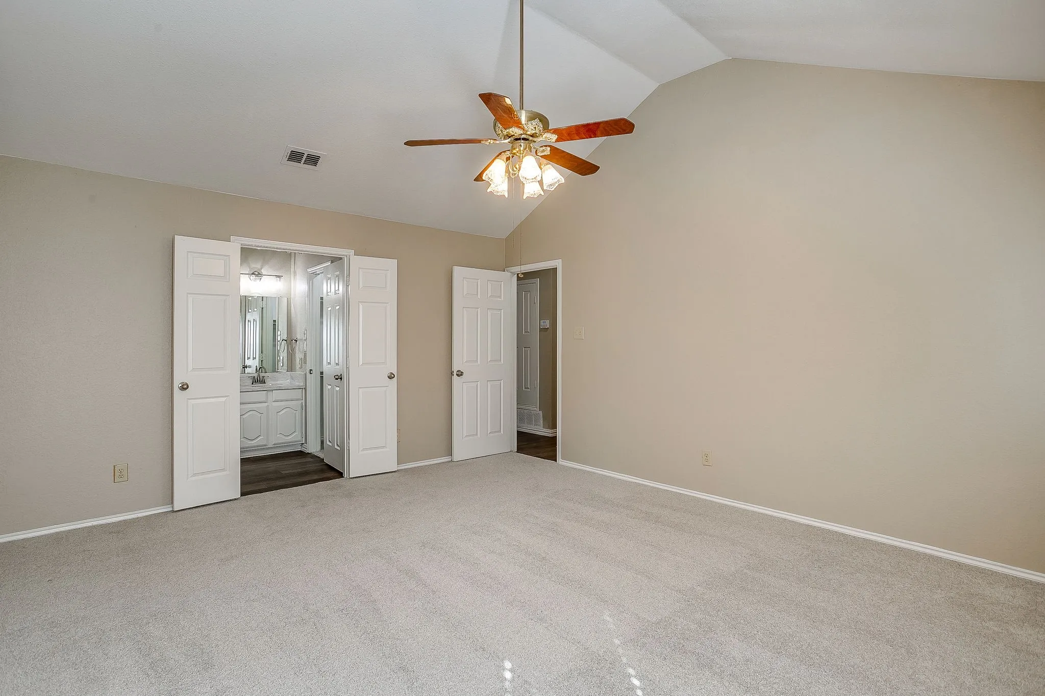 Single Family Residence For Sale in Tarrant County , 7550 Deerlodge Trail, Fort Worth, Texas 76137, 4 Bedroom, 3 Bathroom, 2 Garage spaces, 2,299 Sqft, built in 1989, mls#21374325, Real Estate Agent in Fort Worth, Homes For Sale in Tarrant county, Homes For Sale in Fort Worth, Realtor in Fort Worth Texas, Real Estate Brokerage Independent Realty Texas, Luminita Cordes Realtor
