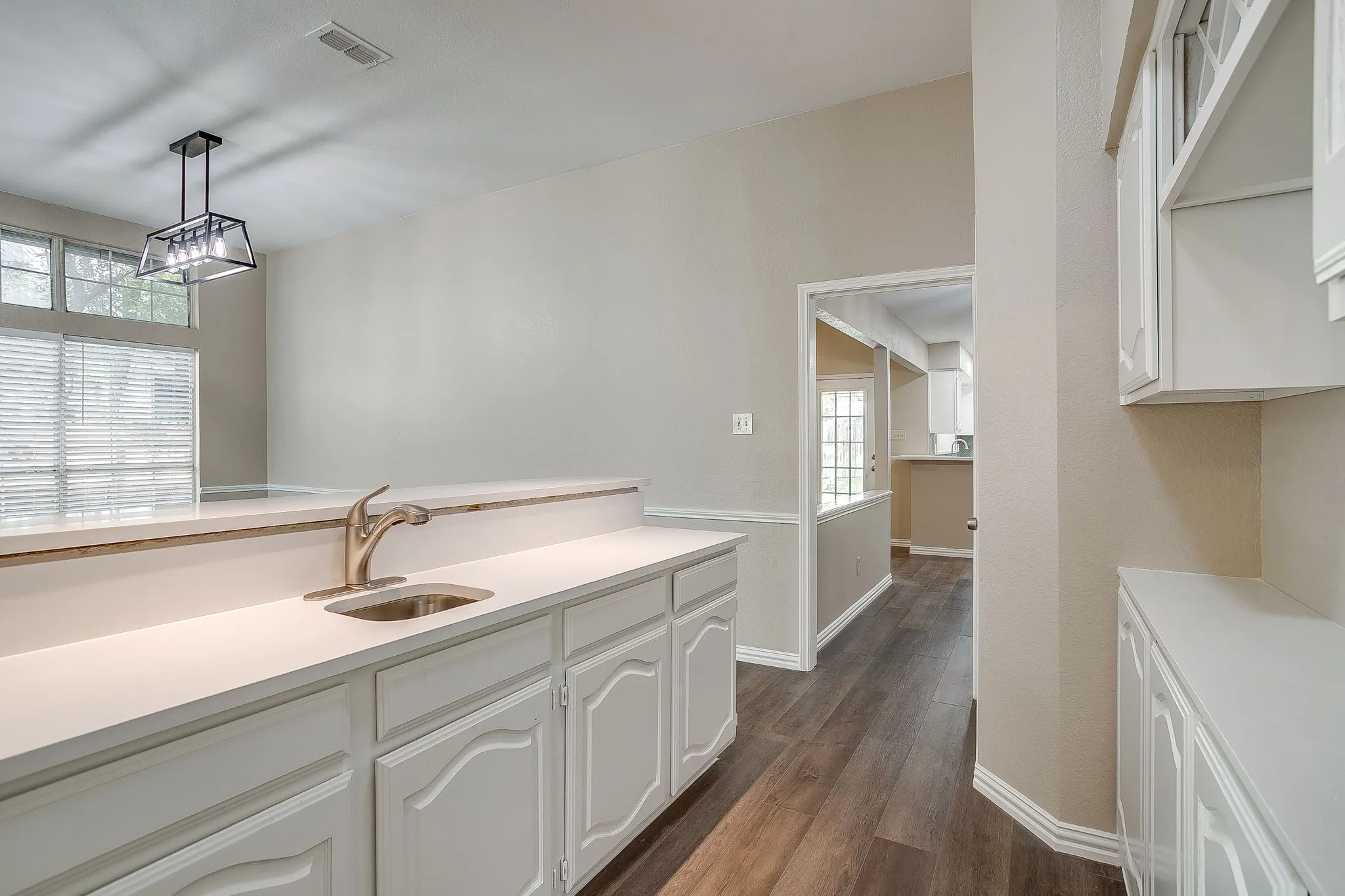 Single Family Residence For Sale in Tarrant County , 7550 Deerlodge Trail, Fort Worth, Texas 76137, 4 Bedroom, 3 Bathroom, 2 Garage spaces, 2,299 Sqft, built in 1989, mls#21374325, Real Estate Agent in Fort Worth, Homes For Sale in Tarrant county, Homes For Sale in Fort Worth, Realtor in Fort Worth Texas, Real Estate Brokerage Independent Realty Texas, Luminita Cordes Realtor