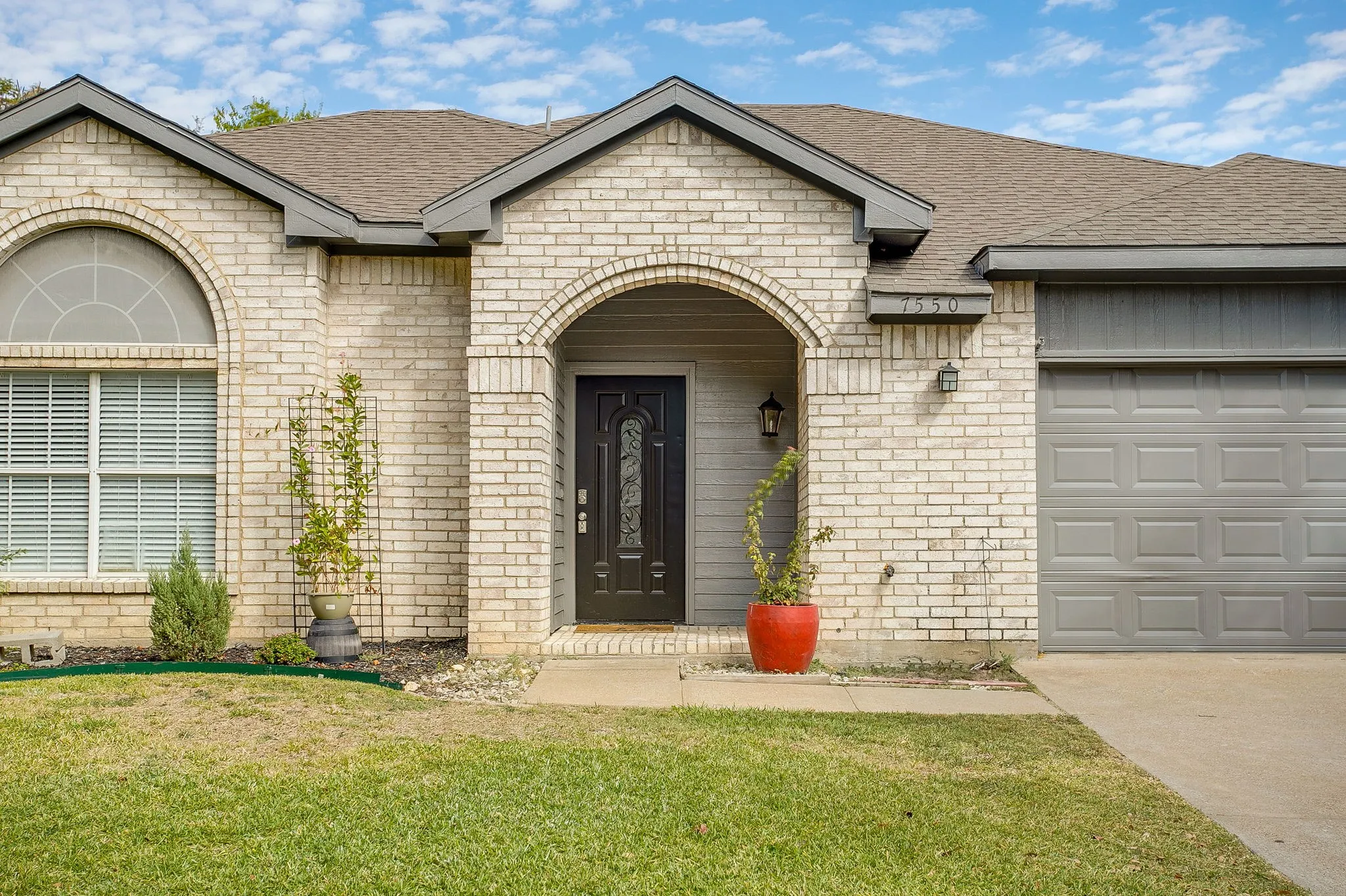 Single Family Residence For Sale in Tarrant County , 7550 Deerlodge Trail, Fort Worth, Texas 76137, 4 Bedroom, 3 Bathroom, 2 Garage spaces, 2,299 Sqft, built in 1989, mls#21374325, Real Estate Agent in Fort Worth, Homes For Sale in Tarrant county, Homes For Sale in Fort Worth, Realtor in Fort Worth Texas, Real Estate Brokerage Independent Realty Texas, Luminita Cordes Realtor