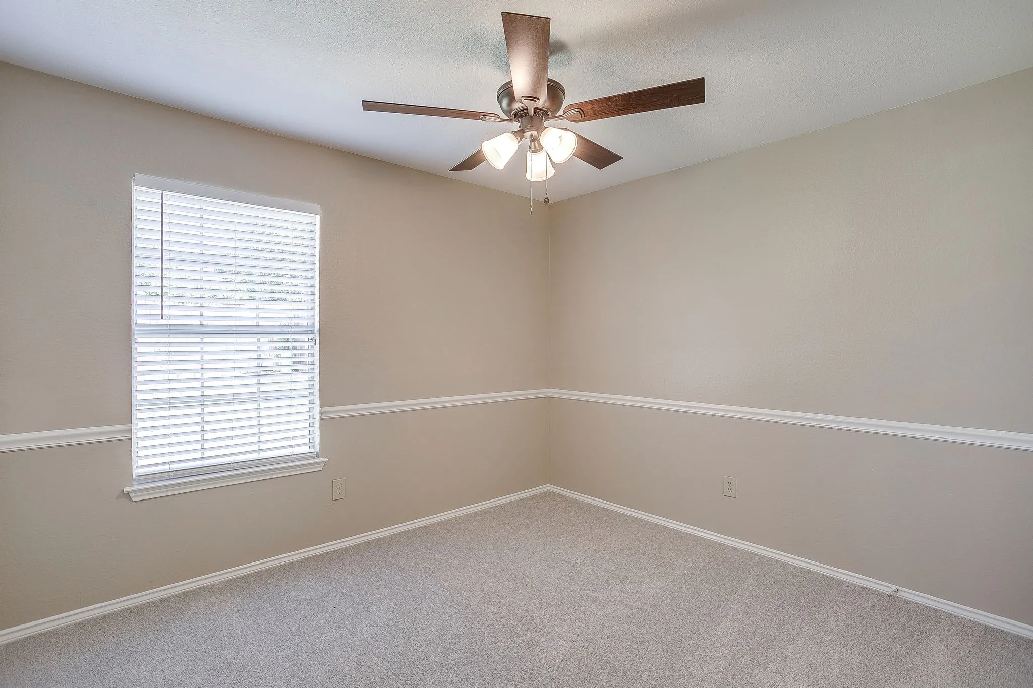 Single Family Residence For Sale in Tarrant County , 7550 Deerlodge Trail, Fort Worth, Texas 76137, 4 Bedroom, 3 Bathroom, 2 Garage spaces, 2,299 Sqft, built in 1989, mls#21374325, Real Estate Agent in Fort Worth, Homes For Sale in Tarrant county, Homes For Sale in Fort Worth, Realtor in Fort Worth Texas, Real Estate Brokerage Independent Realty Texas, Luminita Cordes Realtor