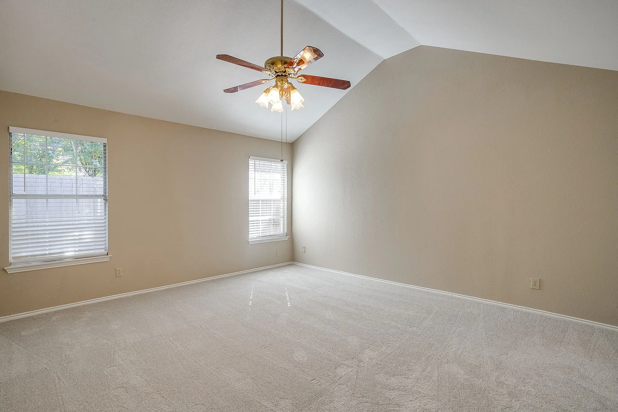 Single Family Residence For Sale in Tarrant County , 7550 Deerlodge Trail, Fort Worth, Texas 76137, 4 Bedroom, 3 Bathroom, 2 Garage spaces, 2,299 Sqft, built in 1989, mls#21374325, Real Estate Agent in Fort Worth, Homes For Sale in Tarrant county, Homes For Sale in Fort Worth, Realtor in Fort Worth Texas, Real Estate Brokerage Independent Realty Texas, Luminita Cordes Realtor