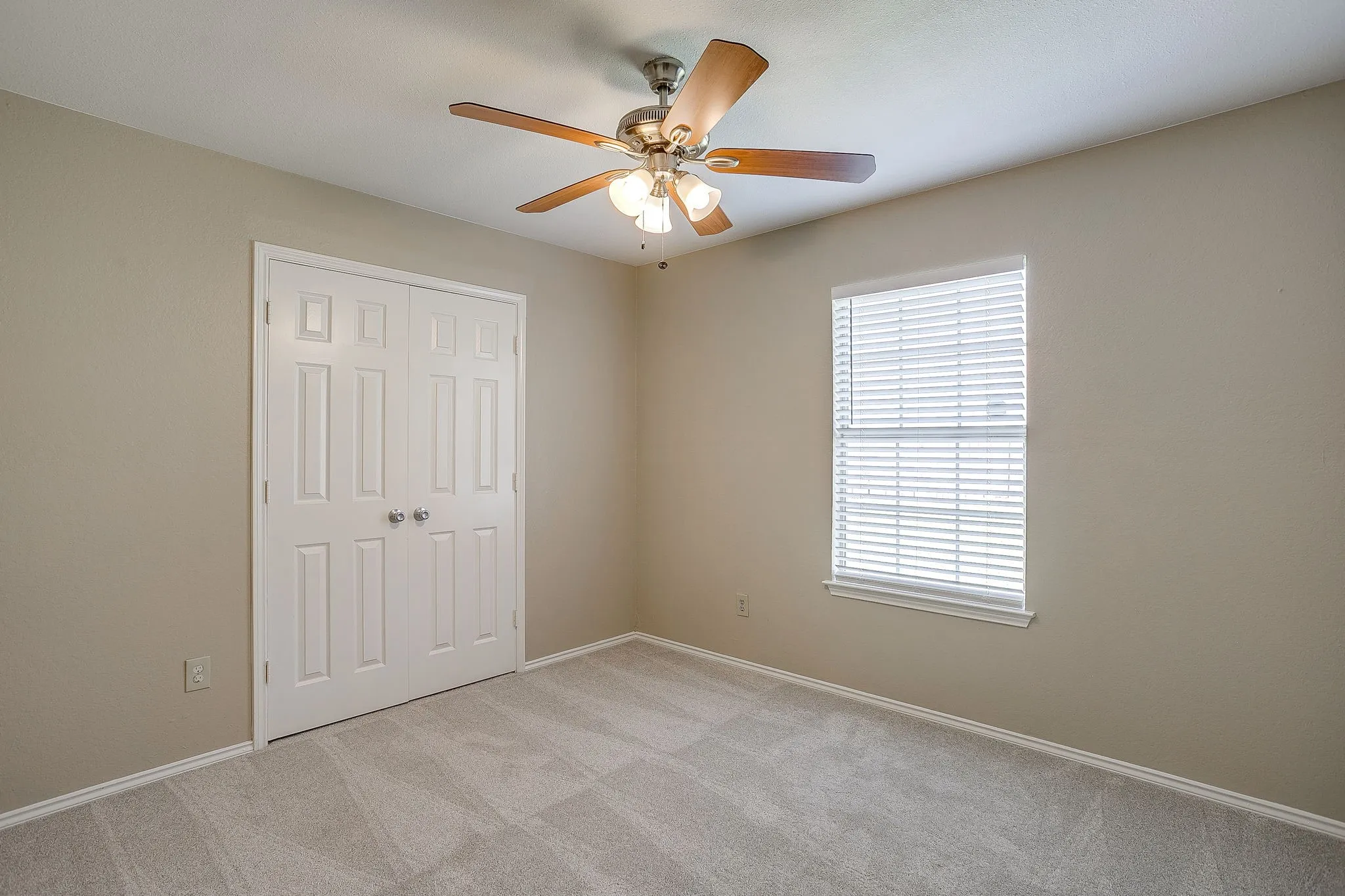 Single Family Residence For Sale in Tarrant County , 7550 Deerlodge Trail, Fort Worth, Texas 76137, 4 Bedroom, 3 Bathroom, 2 Garage spaces, 2,299 Sqft, built in 1989, mls#21374325, Real Estate Agent in Fort Worth, Homes For Sale in Tarrant county, Homes For Sale in Fort Worth, Realtor in Fort Worth Texas, Real Estate Brokerage Independent Realty Texas, Luminita Cordes Realtor