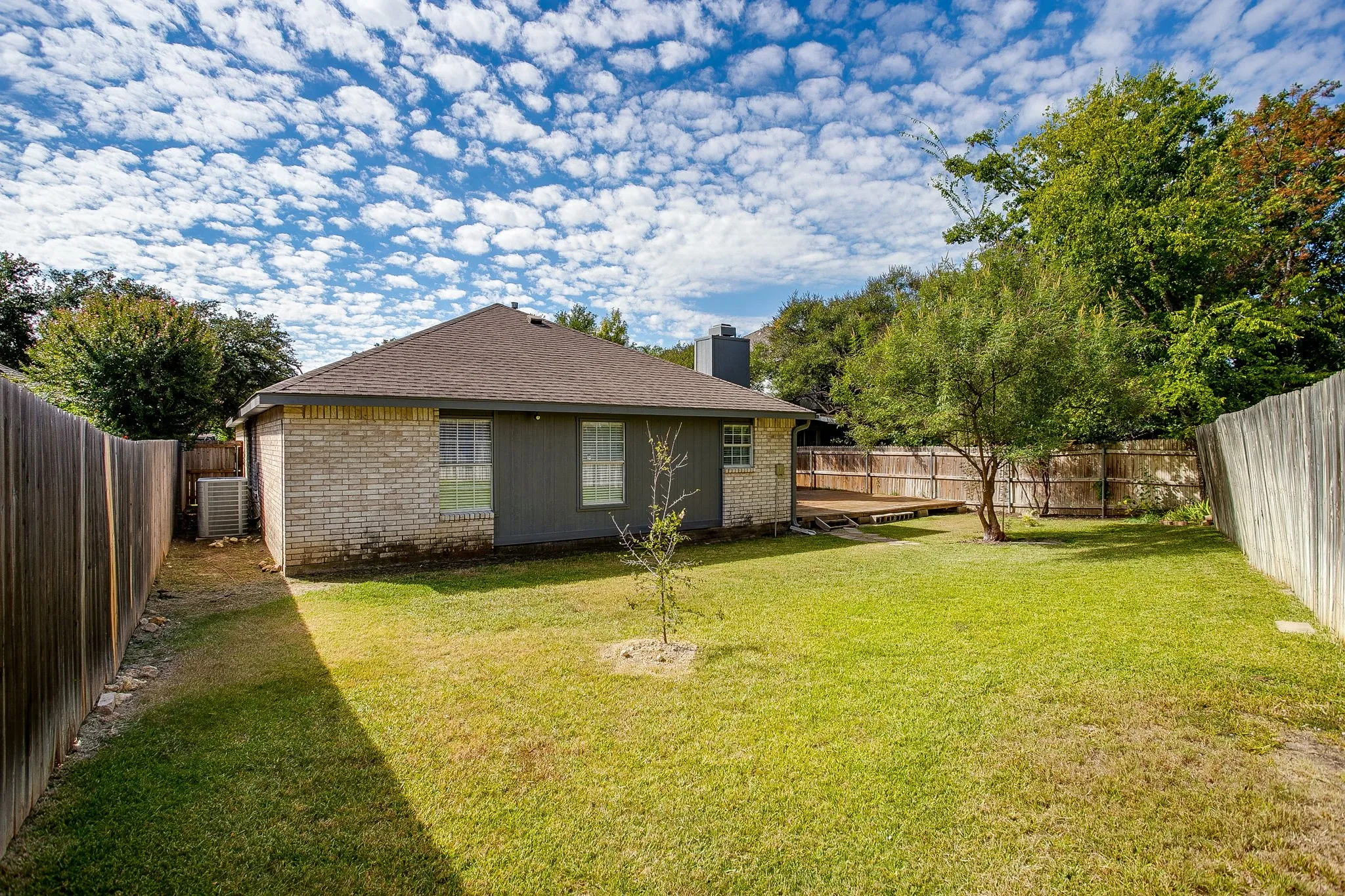 Single Family Residence For Sale in Tarrant County , 7550 Deerlodge Trail, Fort Worth, Texas 76137, 4 Bedroom, 3 Bathroom, 2 Garage spaces, 2,299 Sqft, built in 1989, mls#21374325, Real Estate Agent in Fort Worth, Homes For Sale in Tarrant county, Homes For Sale in Fort Worth, Realtor in Fort Worth Texas, Real Estate Brokerage Independent Realty Texas, Luminita Cordes Realtor