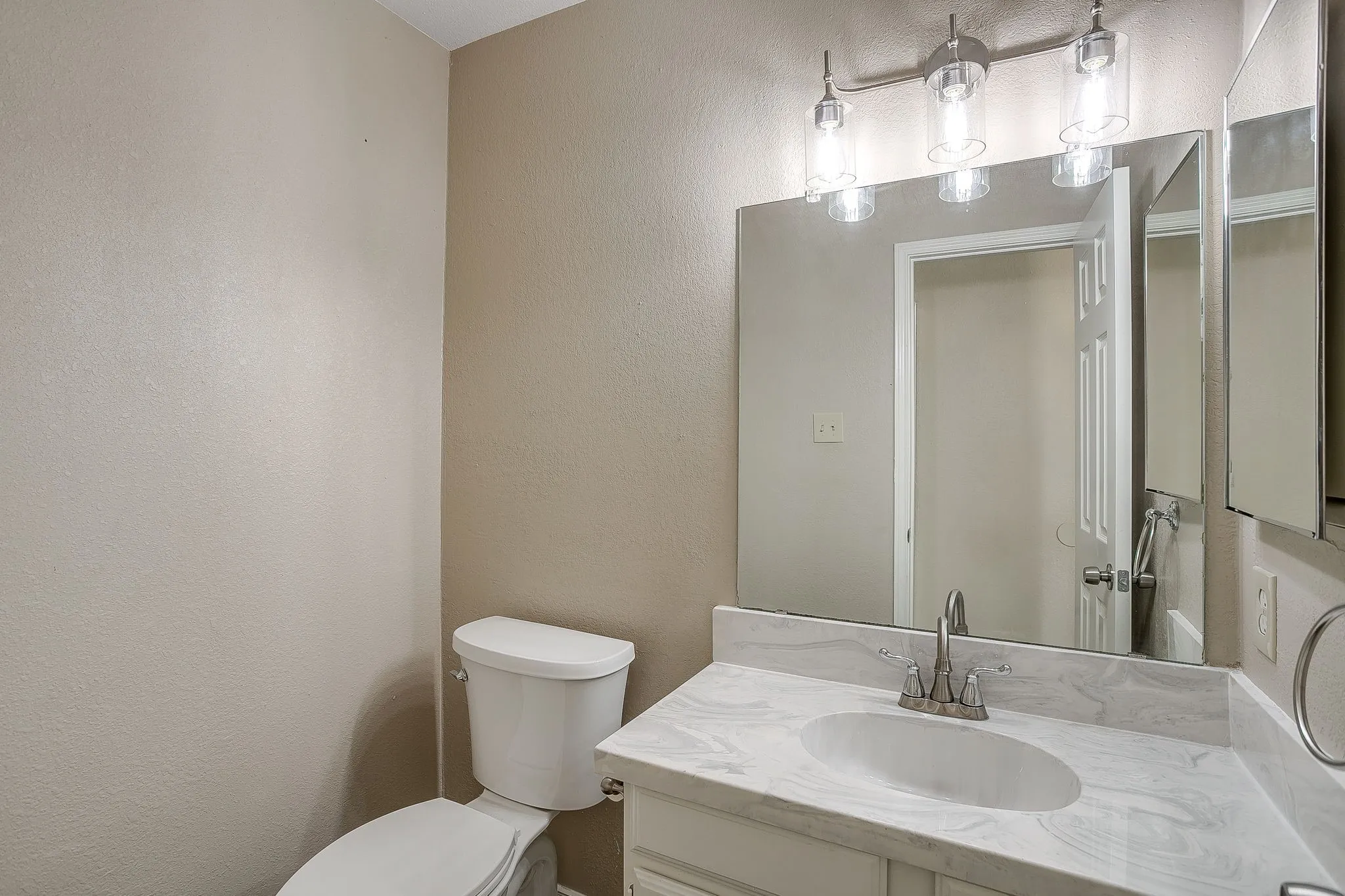 Single Family Residence For Sale in Tarrant County , 7550 Deerlodge Trail, Fort Worth, Texas 76137, 4 Bedroom, 3 Bathroom, 2 Garage spaces, 2,299 Sqft, built in 1989, mls#21374325, Real Estate Agent in Fort Worth, Homes For Sale in Tarrant county, Homes For Sale in Fort Worth, Realtor in Fort Worth Texas, Real Estate Brokerage Independent Realty Texas, Luminita Cordes Realtor