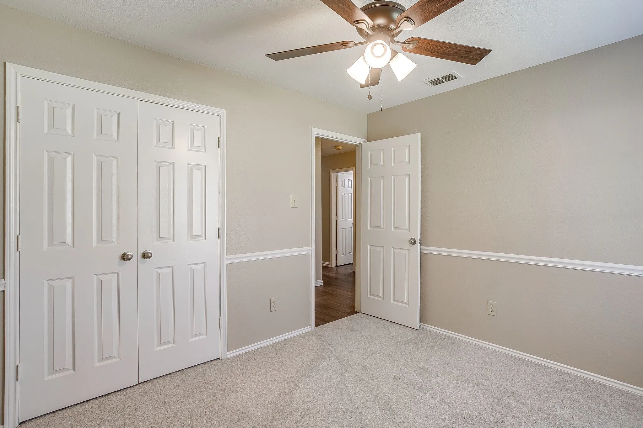 Single Family Residence For Sale in Tarrant County , 7550 Deerlodge Trail, Fort Worth, Texas 76137, 4 Bedroom, 3 Bathroom, 2 Garage spaces, 2,299 Sqft, built in 1989, mls#21374325, Real Estate Agent in Fort Worth, Homes For Sale in Tarrant county, Homes For Sale in Fort Worth, Realtor in Fort Worth Texas, Real Estate Brokerage Independent Realty Texas, Luminita Cordes Realtor