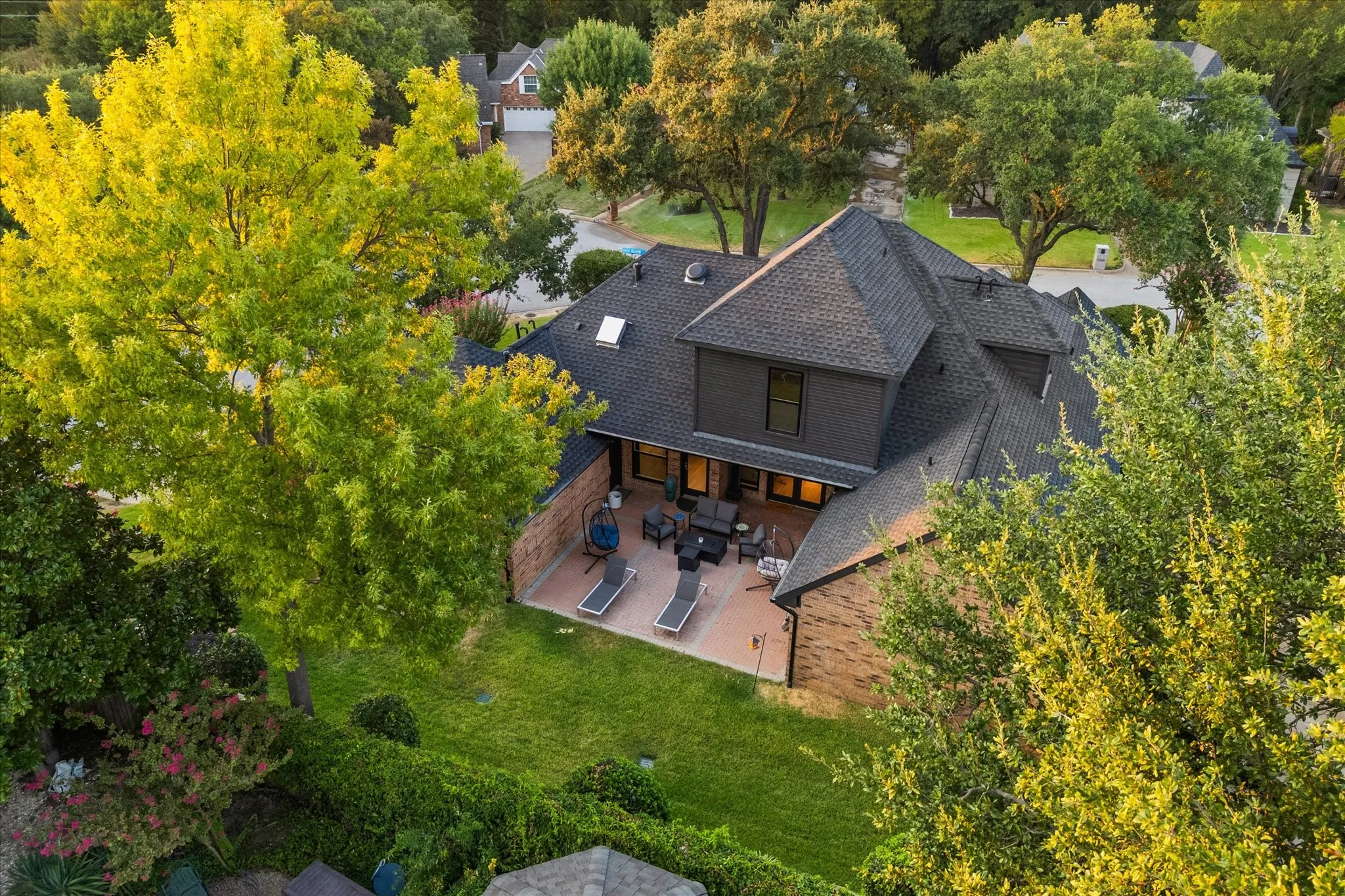 Single Family Residence For Sale in Tarrant County , 501 Green Meadow Street N, Colleyville, Texas 76034, 5 Bedroom, 4 Bathroom, 2 Garage spaces, 2,900 Sqft, built in 1986, mls#21384904, Real Estate Agent in Colleyville, Homes For Sale in Tarrant county, Homes For Sale in Colleyville, Realtor in Colleyville Texas, Real Estate Brokerage Independent Realty Texas, Luminita Cordes Realtor