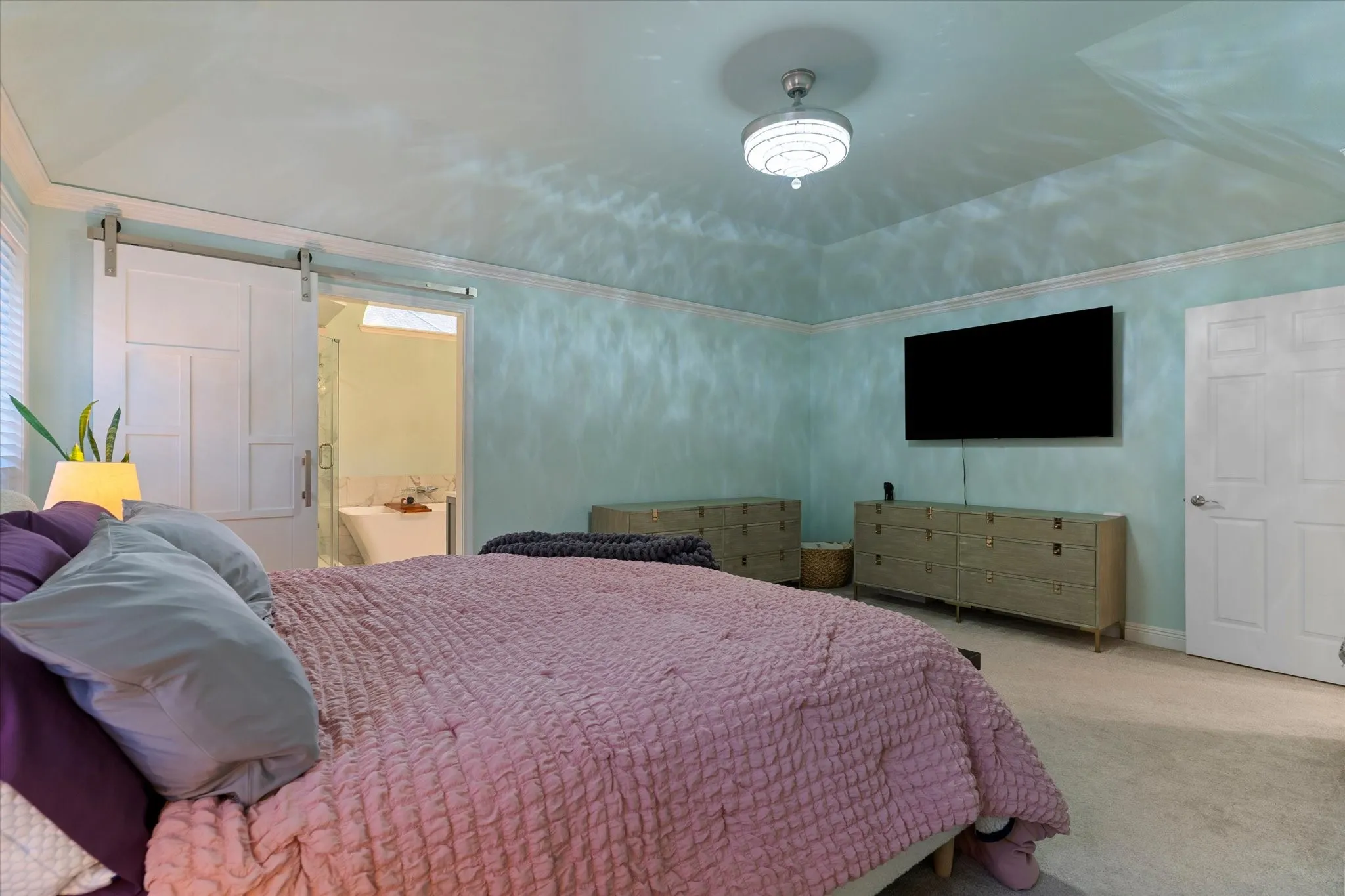 Single Family Residence For Sale in Tarrant County , 501 Green Meadow Street N, Colleyville, Texas 76034, 5 Bedroom, 4 Bathroom, 2 Garage spaces, 2,900 Sqft, built in 1986, mls#21384904, Real Estate Agent in Colleyville, Homes For Sale in Tarrant county, Homes For Sale in Colleyville, Realtor in Colleyville Texas, Real Estate Brokerage Independent Realty Texas, Luminita Cordes Realtor