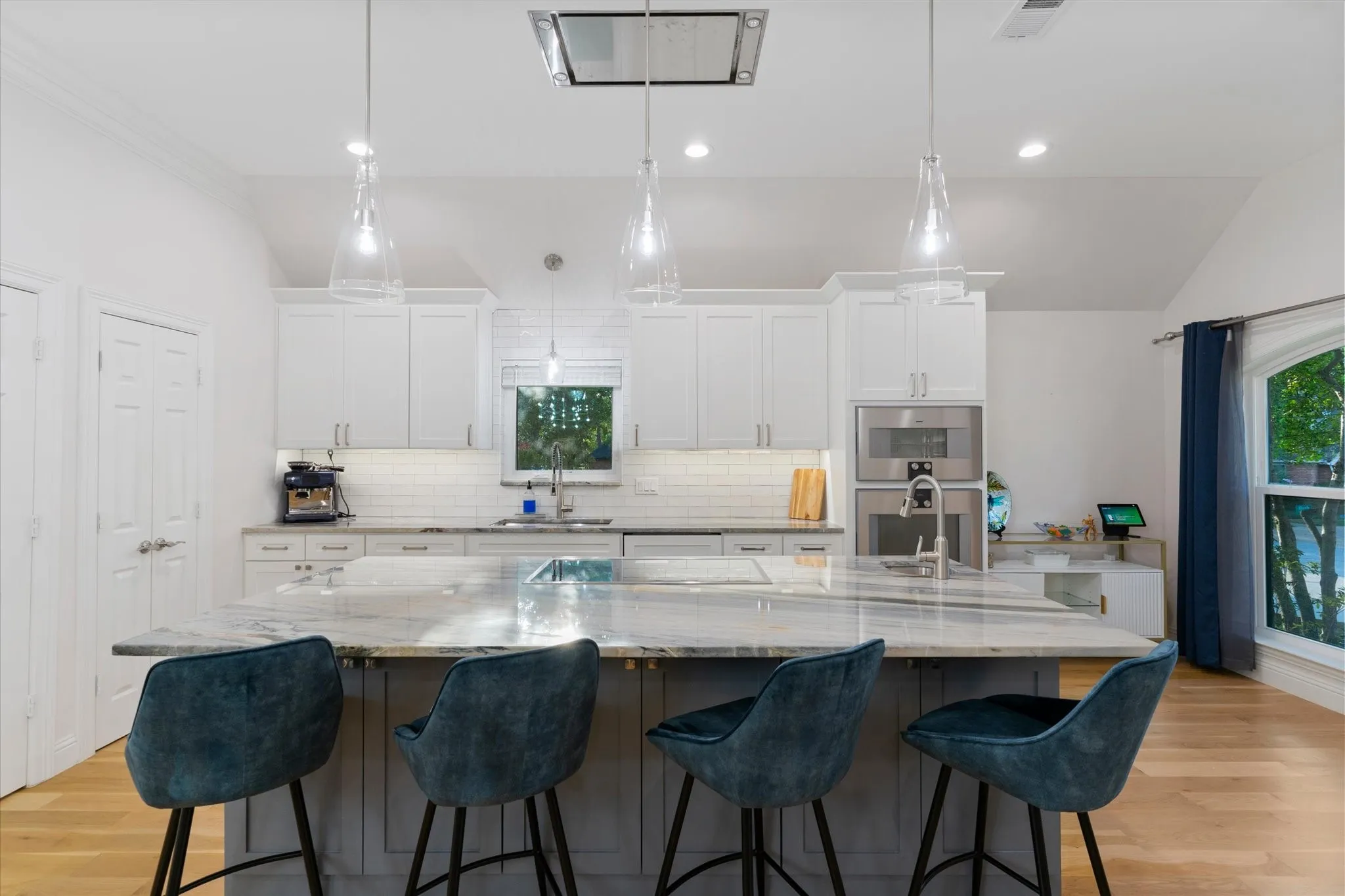 Single Family Residence For Sale in Tarrant County , 501 Green Meadow Street N, Colleyville, Texas 76034, 5 Bedroom, 4 Bathroom, 2 Garage spaces, 2,900 Sqft, built in 1986, mls#21384904, Real Estate Agent in Colleyville, Homes For Sale in Tarrant county, Homes For Sale in Colleyville, Realtor in Colleyville Texas, Real Estate Brokerage Independent Realty Texas, Luminita Cordes Realtor