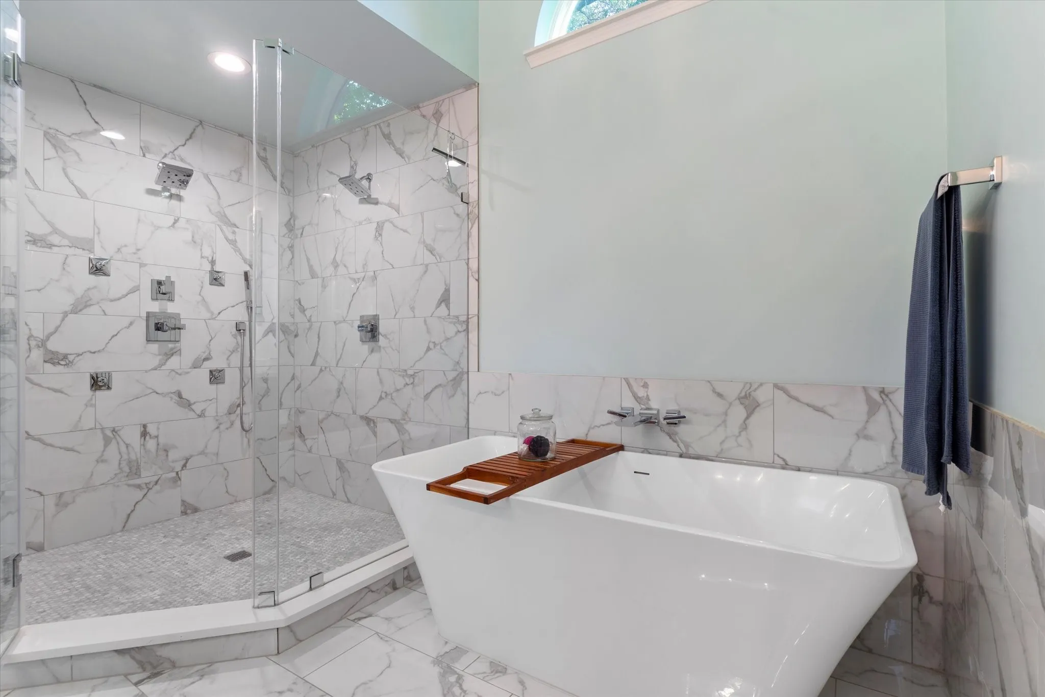 Single Family Residence For Sale in Tarrant County , 501 Green Meadow Street N, Colleyville, Texas 76034, 5 Bedroom, 4 Bathroom, 2 Garage spaces, 2,900 Sqft, built in 1986, mls#21384904, Real Estate Agent in Colleyville, Homes For Sale in Tarrant county, Homes For Sale in Colleyville, Realtor in Colleyville Texas, Real Estate Brokerage Independent Realty Texas, Luminita Cordes Realtor
