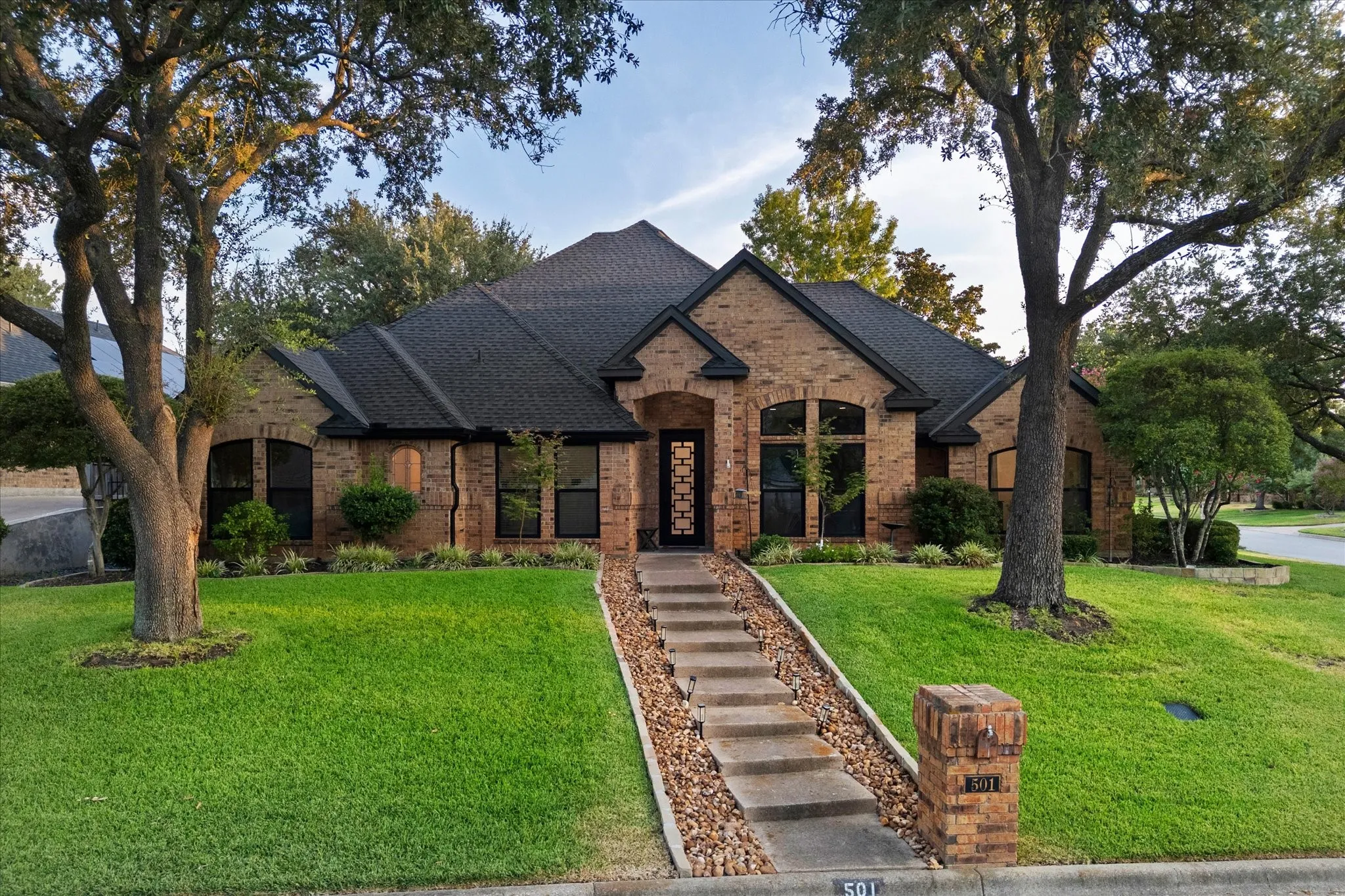 Single Family Residence For Sale in Tarrant County , 501 Green Meadow Street N, Colleyville, Texas 76034, 5 Bedroom, 4 Bathroom, 2 Garage spaces, 2,900 Sqft, built in 1986, mls#21384904, Real Estate Agent in Colleyville, Homes For Sale in Tarrant county, Homes For Sale in Colleyville, Realtor in Colleyville Texas, Real Estate Brokerage Independent Realty Texas, Luminita Cordes Realtor