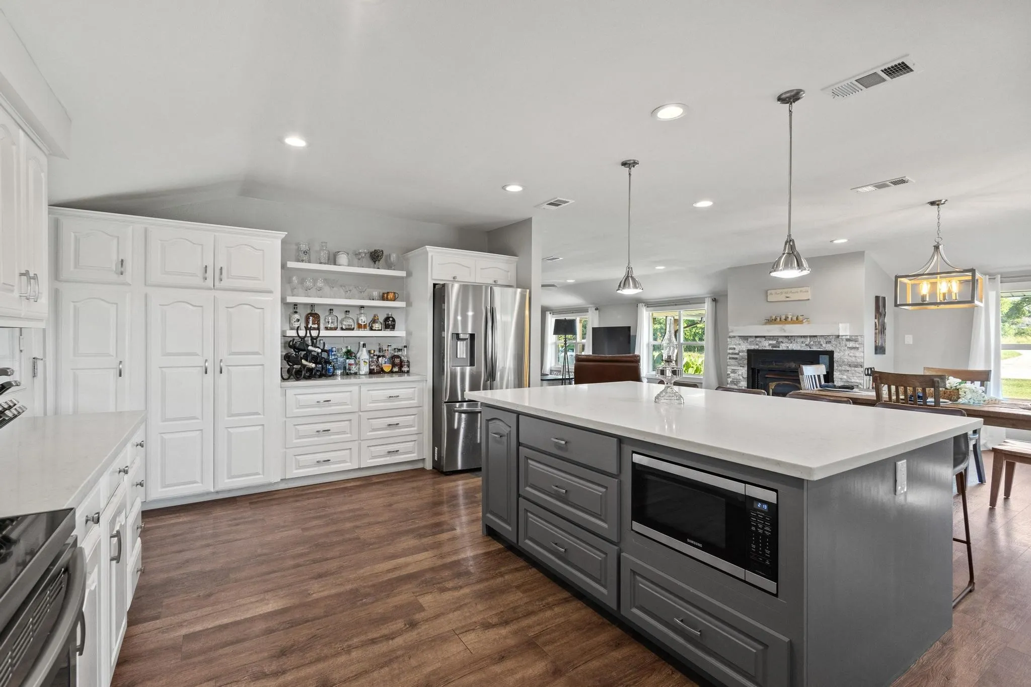 Single Family Residence For Sale in Fannin County , 11731 NW State Highway 11, Whitewright, Texas 75491, 3 Bedroom, 2 Bathroom, 2 Garage spaces, 2,400 Sqft, built in 1942, mls#21386507, Real Estate Agent in Whitewright, Homes For Sale in Fannin county, Homes For Sale in Whitewright, Realtor in Whitewright Texas, Real Estate Brokerage Independent Realty Texas, Luminita Cordes Realtor