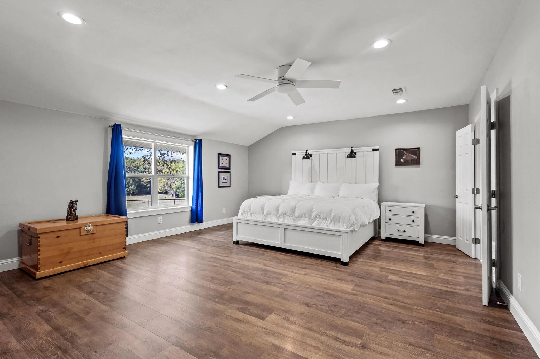 Single Family Residence For Sale in Fannin County , 11731 NW State Highway 11, Whitewright, Texas 75491, 3 Bedroom, 2 Bathroom, 2 Garage spaces, 2,400 Sqft, built in 1942, mls#21386507, Real Estate Agent in Whitewright, Homes For Sale in Fannin county, Homes For Sale in Whitewright, Realtor in Whitewright Texas, Real Estate Brokerage Independent Realty Texas, Luminita Cordes Realtor