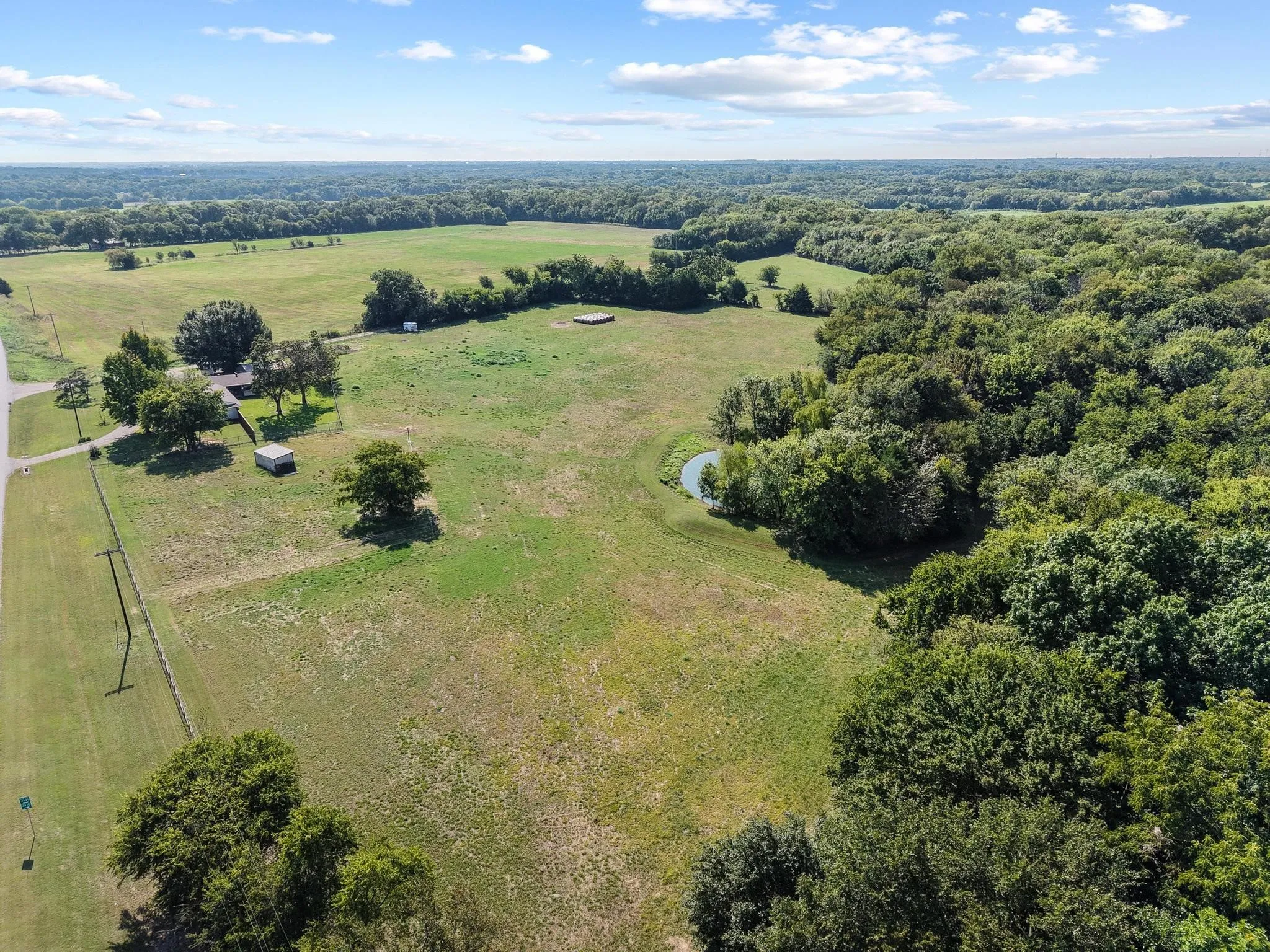 Single Family Residence For Sale in Fannin County , 11731 NW State Highway 11, Whitewright, Texas 75491, 3 Bedroom, 2 Bathroom, 2 Garage spaces, 2,400 Sqft, built in 1942, mls#21386507, Real Estate Agent in Whitewright, Homes For Sale in Fannin county, Homes For Sale in Whitewright, Realtor in Whitewright Texas, Real Estate Brokerage Independent Realty Texas, Luminita Cordes Realtor