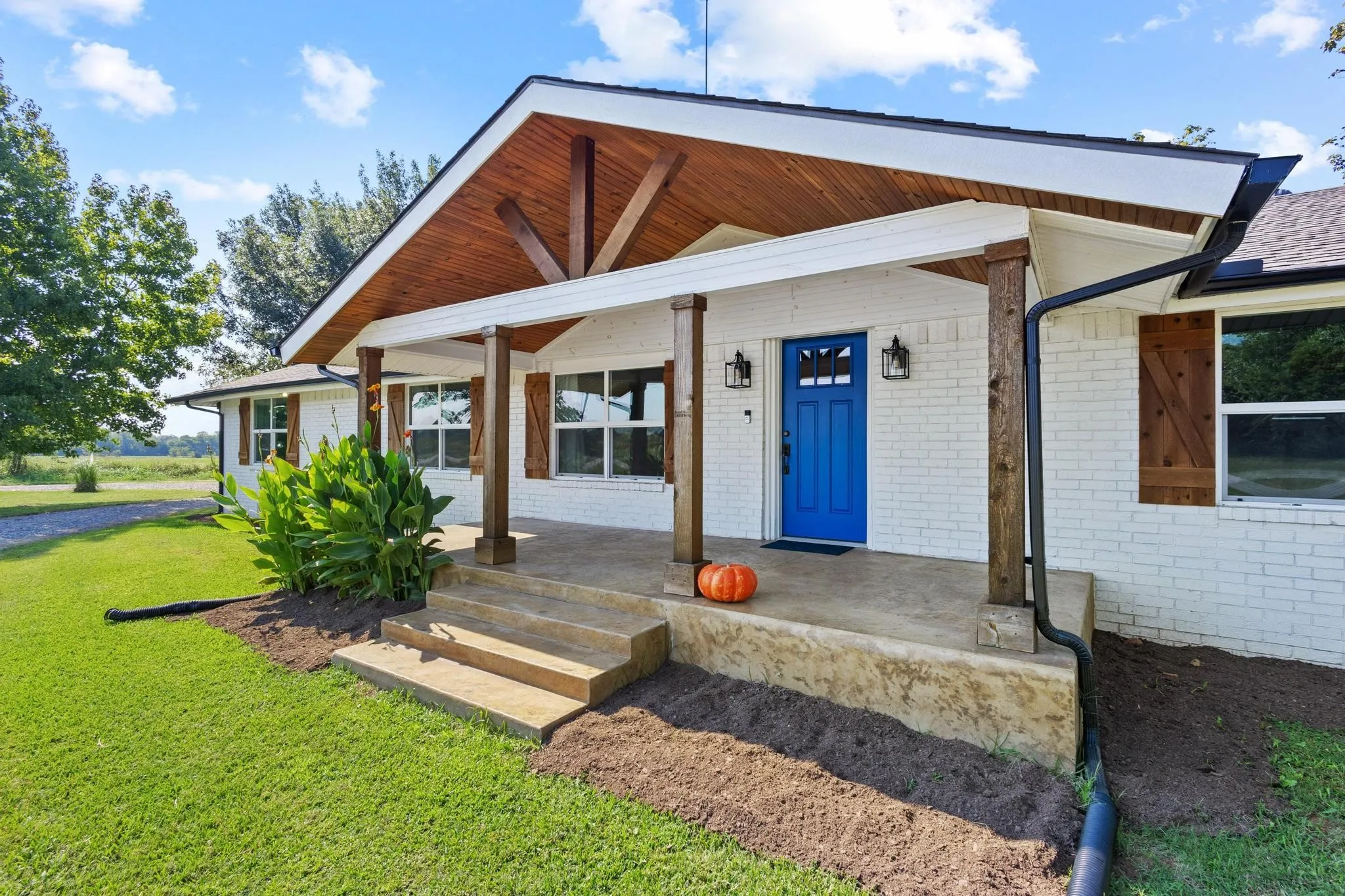 Single Family Residence For Sale in Fannin County , 11731 NW State Highway 11, Whitewright, Texas 75491, 3 Bedroom, 2 Bathroom, 2 Garage spaces, 2,400 Sqft, built in 1942, mls#21386507, Real Estate Agent in Whitewright, Homes For Sale in Fannin county, Homes For Sale in Whitewright, Realtor in Whitewright Texas, Real Estate Brokerage Independent Realty Texas, Luminita Cordes Realtor