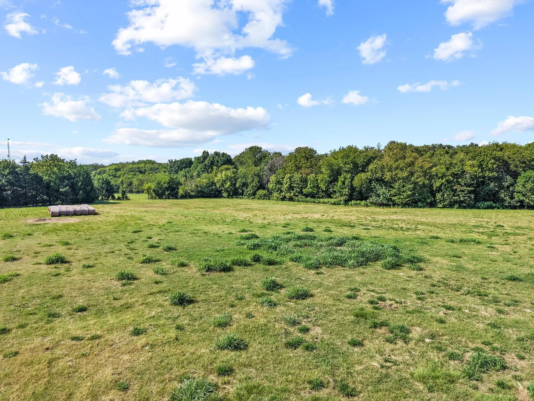 Single Family Residence For Sale in Fannin County , 11731 NW State Highway 11, Whitewright, Texas 75491, 3 Bedroom, 2 Bathroom, 2 Garage spaces, 2,400 Sqft, built in 1942, mls#21386507, Real Estate Agent in Whitewright, Homes For Sale in Fannin county, Homes For Sale in Whitewright, Realtor in Whitewright Texas, Real Estate Brokerage Independent Realty Texas, Luminita Cordes Realtor