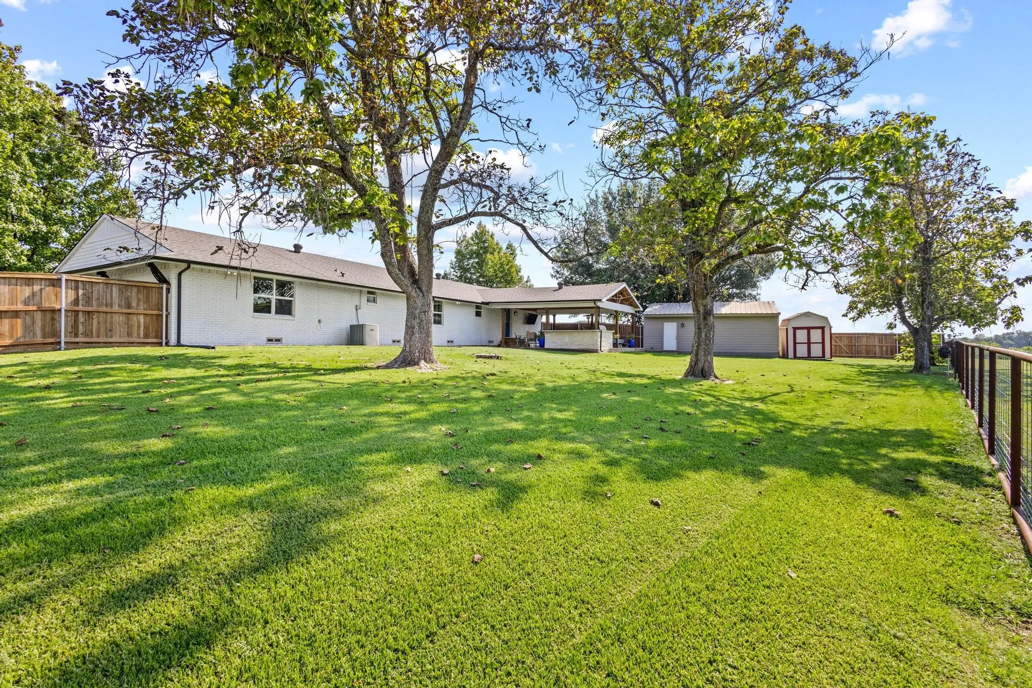 Single Family Residence For Sale in Fannin County , 11731 NW State Highway 11, Whitewright, Texas 75491, 3 Bedroom, 2 Bathroom, 2 Garage spaces, 2,400 Sqft, built in 1942, mls#21386507, Real Estate Agent in Whitewright, Homes For Sale in Fannin county, Homes For Sale in Whitewright, Realtor in Whitewright Texas, Real Estate Brokerage Independent Realty Texas, Luminita Cordes Realtor