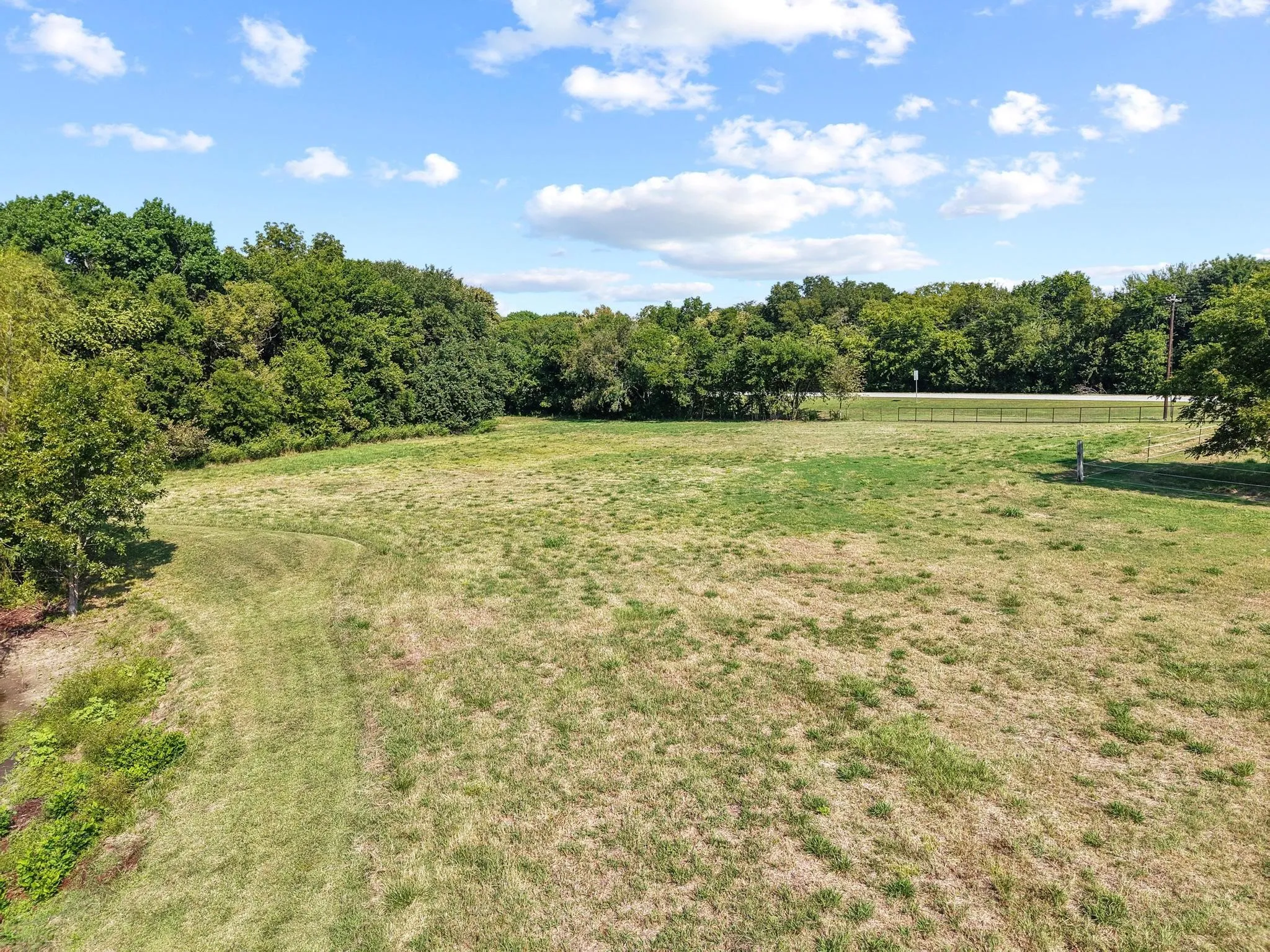 Single Family Residence For Sale in Fannin County , 11731 NW State Highway 11, Whitewright, Texas 75491, 3 Bedroom, 2 Bathroom, 2 Garage spaces, 2,400 Sqft, built in 1942, mls#21386507, Real Estate Agent in Whitewright, Homes For Sale in Fannin county, Homes For Sale in Whitewright, Realtor in Whitewright Texas, Real Estate Brokerage Independent Realty Texas, Luminita Cordes Realtor