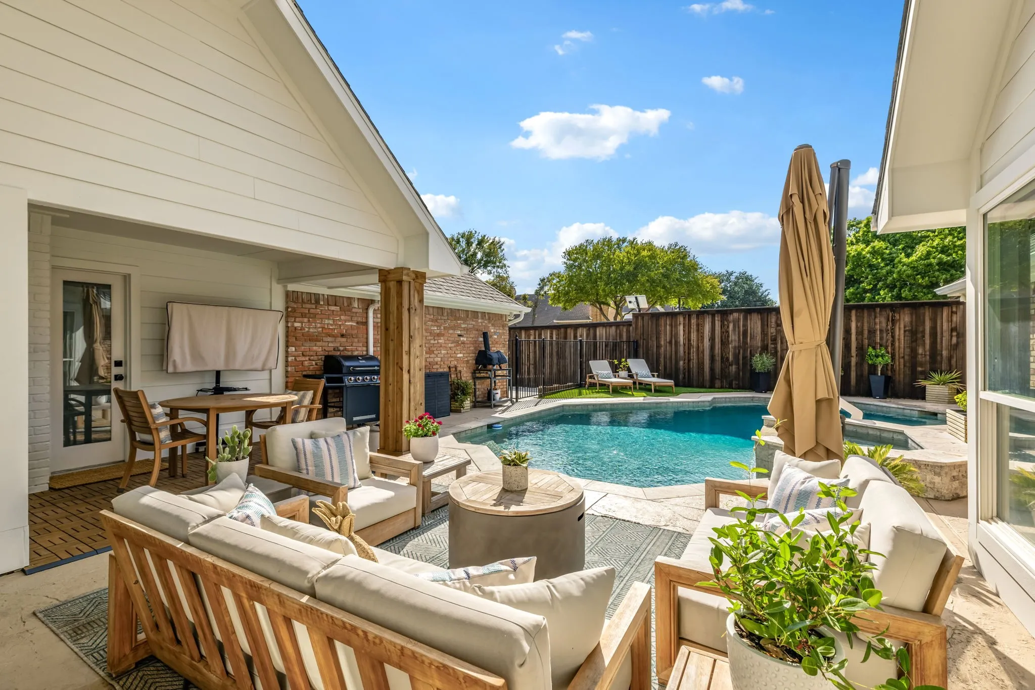 Single Family Residence For Sale in Collin County , 1801 Triple Crown Lane, Plano, Texas 75093, 4 Bedroom, 3 Bathroom, 2 Garage spaces, 2,923 Sqft, built in 1984, mls#21373476, Real Estate Agent in Plano, Homes For Sale in Collin county, Homes For Sale in Plano, Realtor in Plano Texas, Real Estate Brokerage Independent Realty Texas, Luminita Cordes Realtor