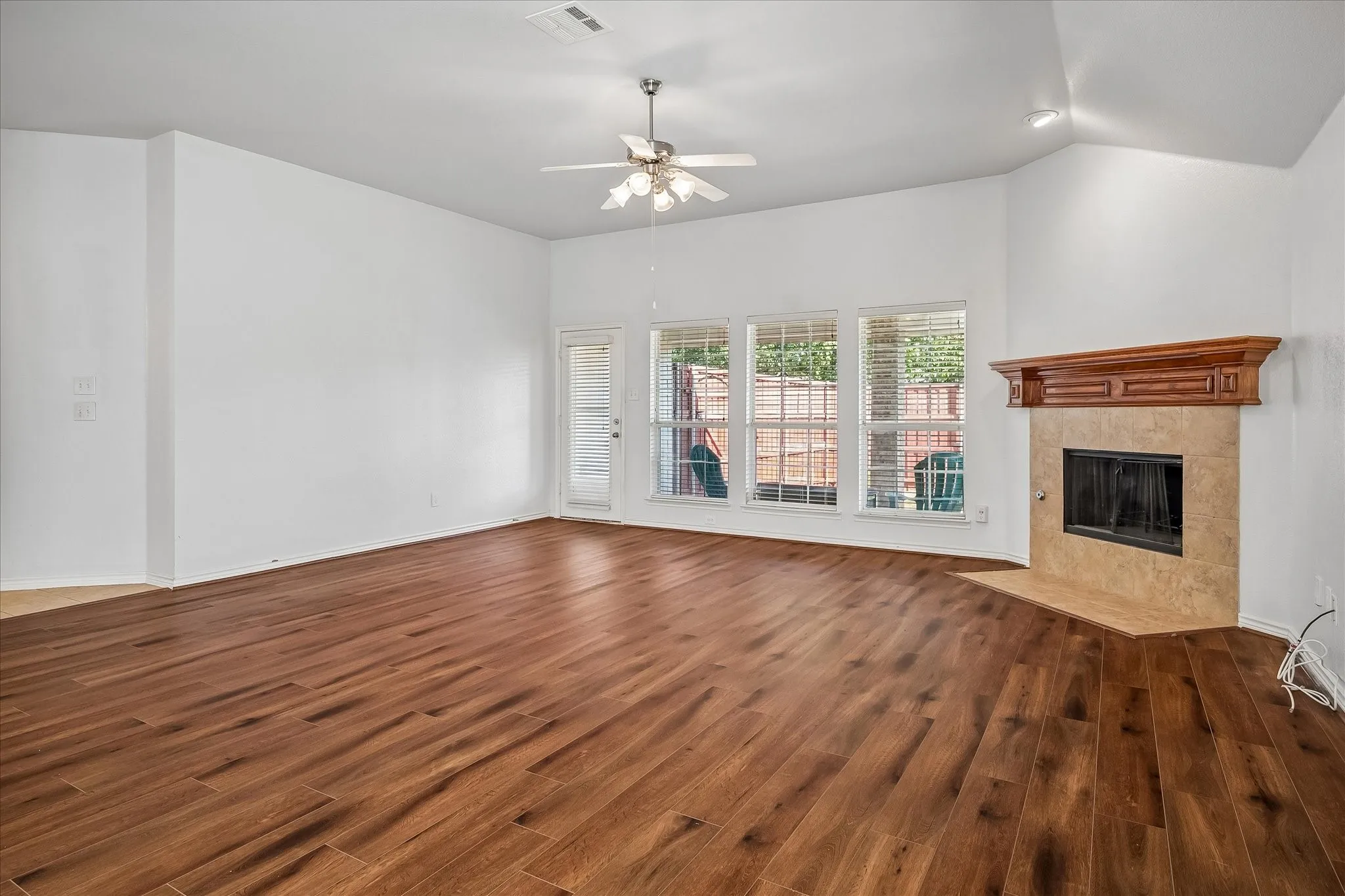 Single Family Residence For Sale in Collin County , 8016 Silverado Trail, Mc Kinney, Texas 75070, 4 Bedroom, 2 Bathroom, 2 Garage spaces, 2,229 Sqft, built in 2006, mls#21389202, Real Estate Agent in Mc Kinney, Homes For Sale in Collin county, Homes For Sale in Mc Kinney, Realtor in Mc Kinney Texas, Real Estate Brokerage Independent Realty Texas, Luminita Cordes Realtor