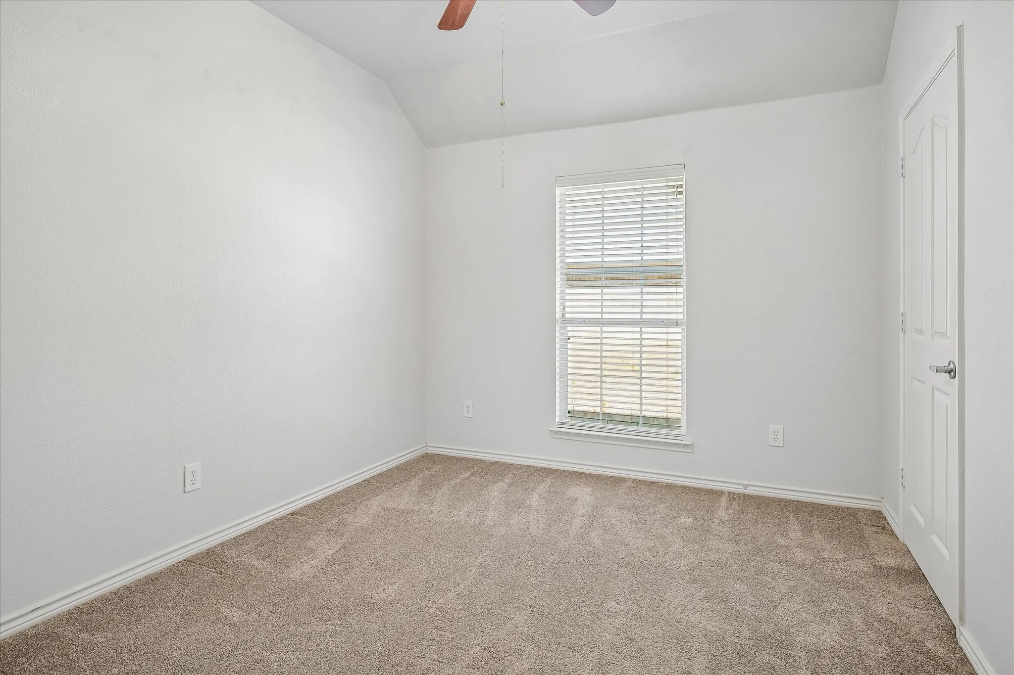 Single Family Residence For Sale in Collin County , 8016 Silverado Trail, Mc Kinney, Texas 75070, 4 Bedroom, 2 Bathroom, 2 Garage spaces, 2,229 Sqft, built in 2006, mls#21389202, Real Estate Agent in Mc Kinney, Homes For Sale in Collin county, Homes For Sale in Mc Kinney, Realtor in Mc Kinney Texas, Real Estate Brokerage Independent Realty Texas, Luminita Cordes Realtor