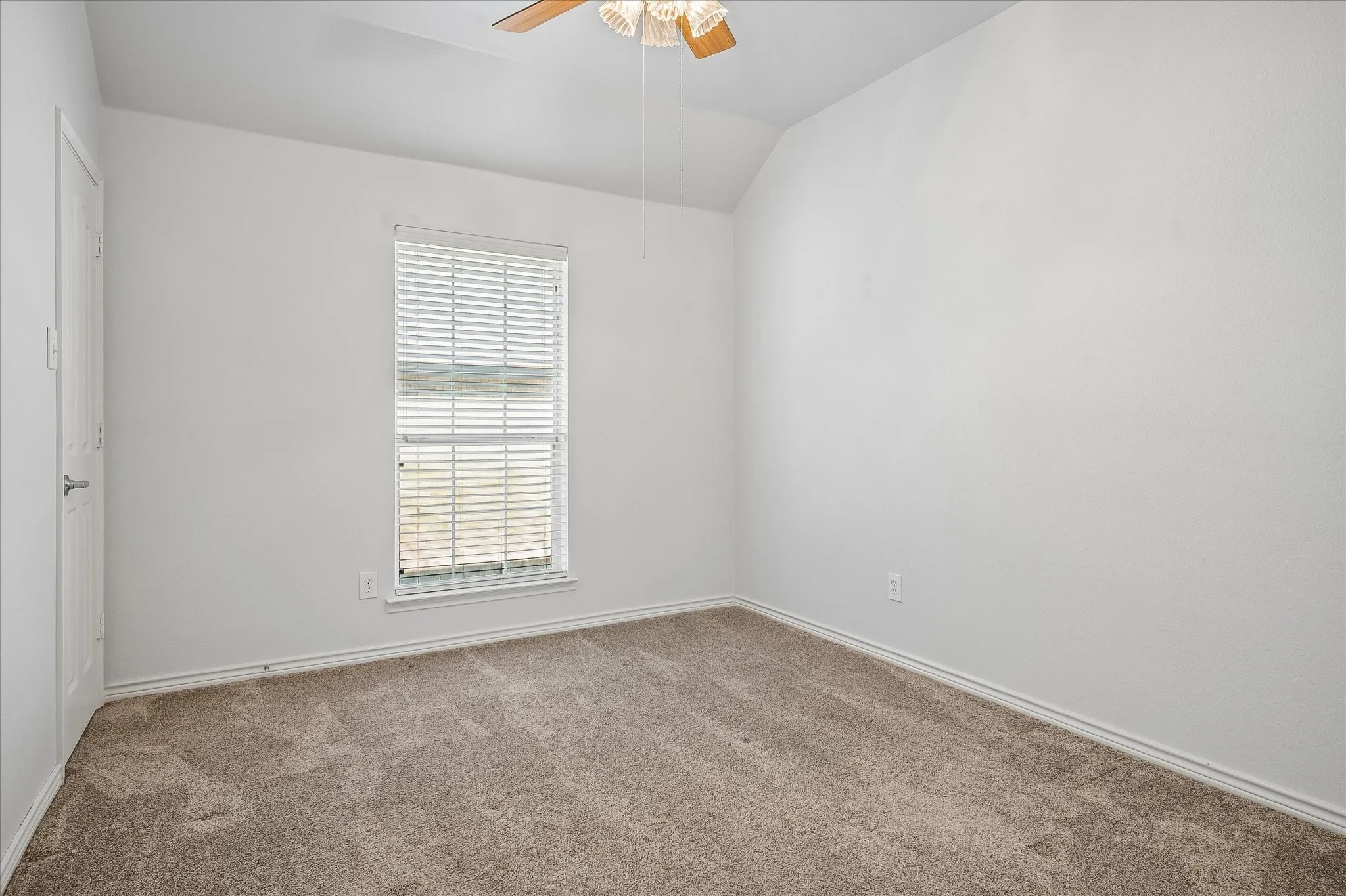 Single Family Residence For Sale in Collin County , 8016 Silverado Trail, Mc Kinney, Texas 75070, 4 Bedroom, 2 Bathroom, 2 Garage spaces, 2,229 Sqft, built in 2006, mls#21389202, Real Estate Agent in Mc Kinney, Homes For Sale in Collin county, Homes For Sale in Mc Kinney, Realtor in Mc Kinney Texas, Real Estate Brokerage Independent Realty Texas, Luminita Cordes Realtor