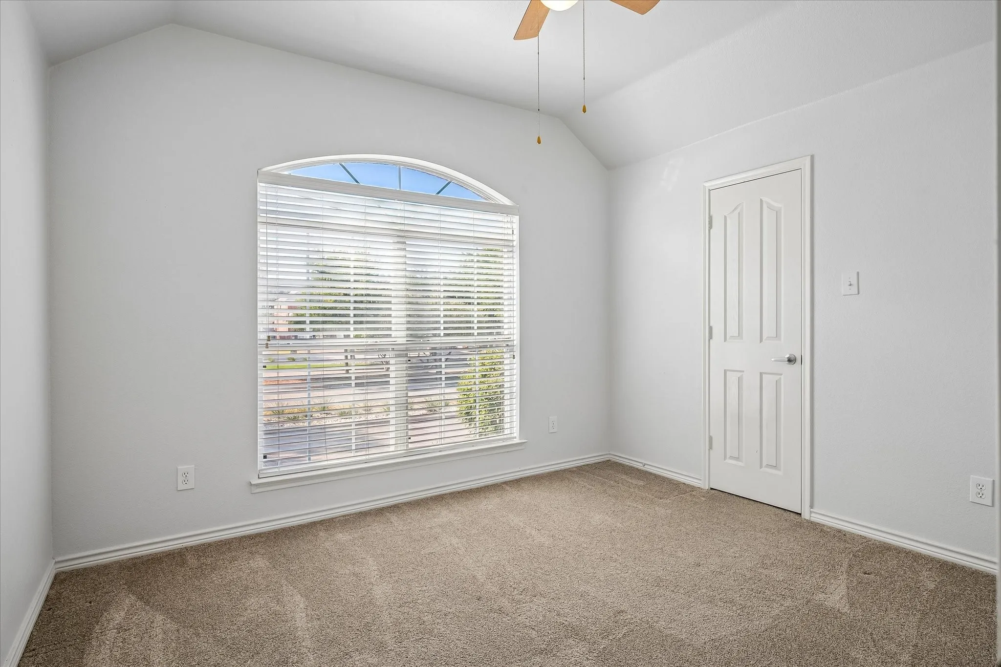 Single Family Residence For Sale in Collin County , 8016 Silverado Trail, Mc Kinney, Texas 75070, 4 Bedroom, 2 Bathroom, 2 Garage spaces, 2,229 Sqft, built in 2006, mls#21389202, Real Estate Agent in Mc Kinney, Homes For Sale in Collin county, Homes For Sale in Mc Kinney, Realtor in Mc Kinney Texas, Real Estate Brokerage Independent Realty Texas, Luminita Cordes Realtor