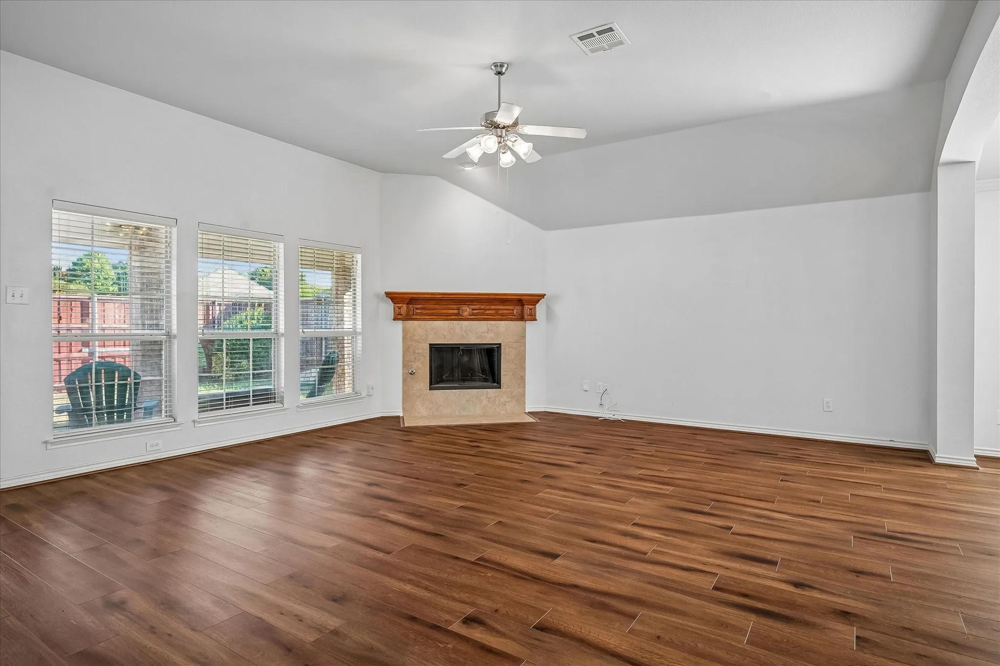 Single Family Residence For Sale in Collin County , 8016 Silverado Trail, Mc Kinney, Texas 75070, 4 Bedroom, 2 Bathroom, 2 Garage spaces, 2,229 Sqft, built in 2006, mls#21389202, Real Estate Agent in Mc Kinney, Homes For Sale in Collin county, Homes For Sale in Mc Kinney, Realtor in Mc Kinney Texas, Real Estate Brokerage Independent Realty Texas, Luminita Cordes Realtor
