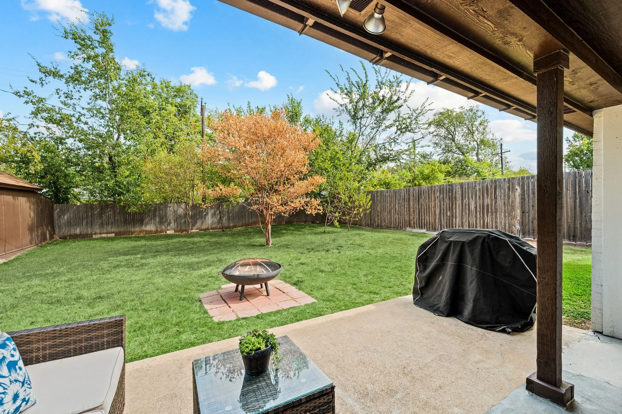 Single Family Residence For Sale in Tarrant County , 7613 N Richland Boulevard, North Richland Hills, Texas 76180, 3 Bedroom, 2 Bathroom, 2 Garage spaces, 1,565 Sqft, built in 1975, mls#21380868, Real Estate Agent in North Richland Hills, Homes For Sale in Tarrant county, Homes For Sale in North Richland Hills, Realtor in North Richland Hills Texas, Real Estate Brokerage Independent Realty Texas, Luminita Cordes Realtor