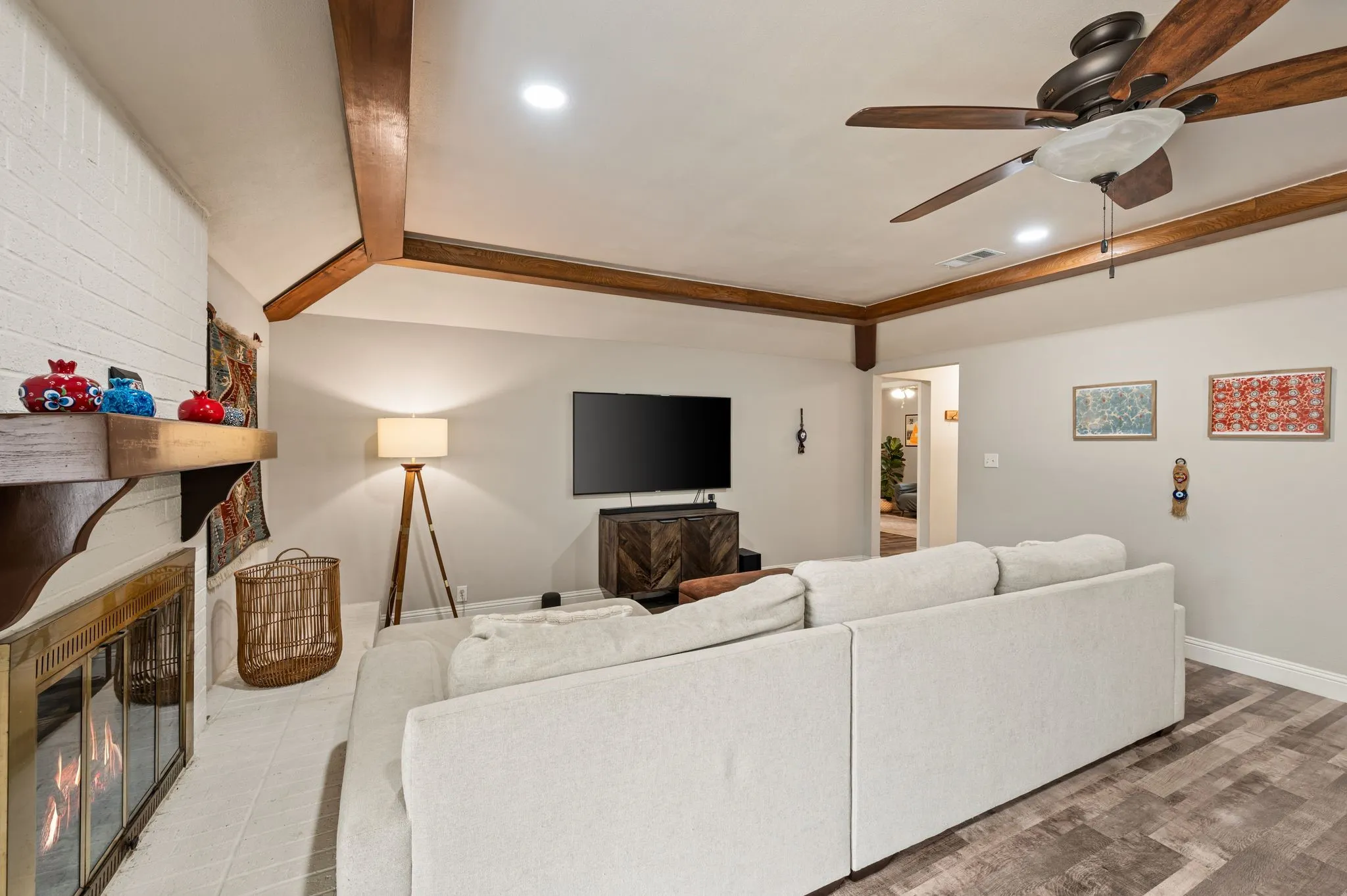 Single Family Residence For Sale in Tarrant County , 7613 N Richland Boulevard, North Richland Hills, Texas 76180, 3 Bedroom, 2 Bathroom, 2 Garage spaces, 1,565 Sqft, built in 1975, mls#21380868, Real Estate Agent in North Richland Hills, Homes For Sale in Tarrant county, Homes For Sale in North Richland Hills, Realtor in North Richland Hills Texas, Real Estate Brokerage Independent Realty Texas, Luminita Cordes Realtor
