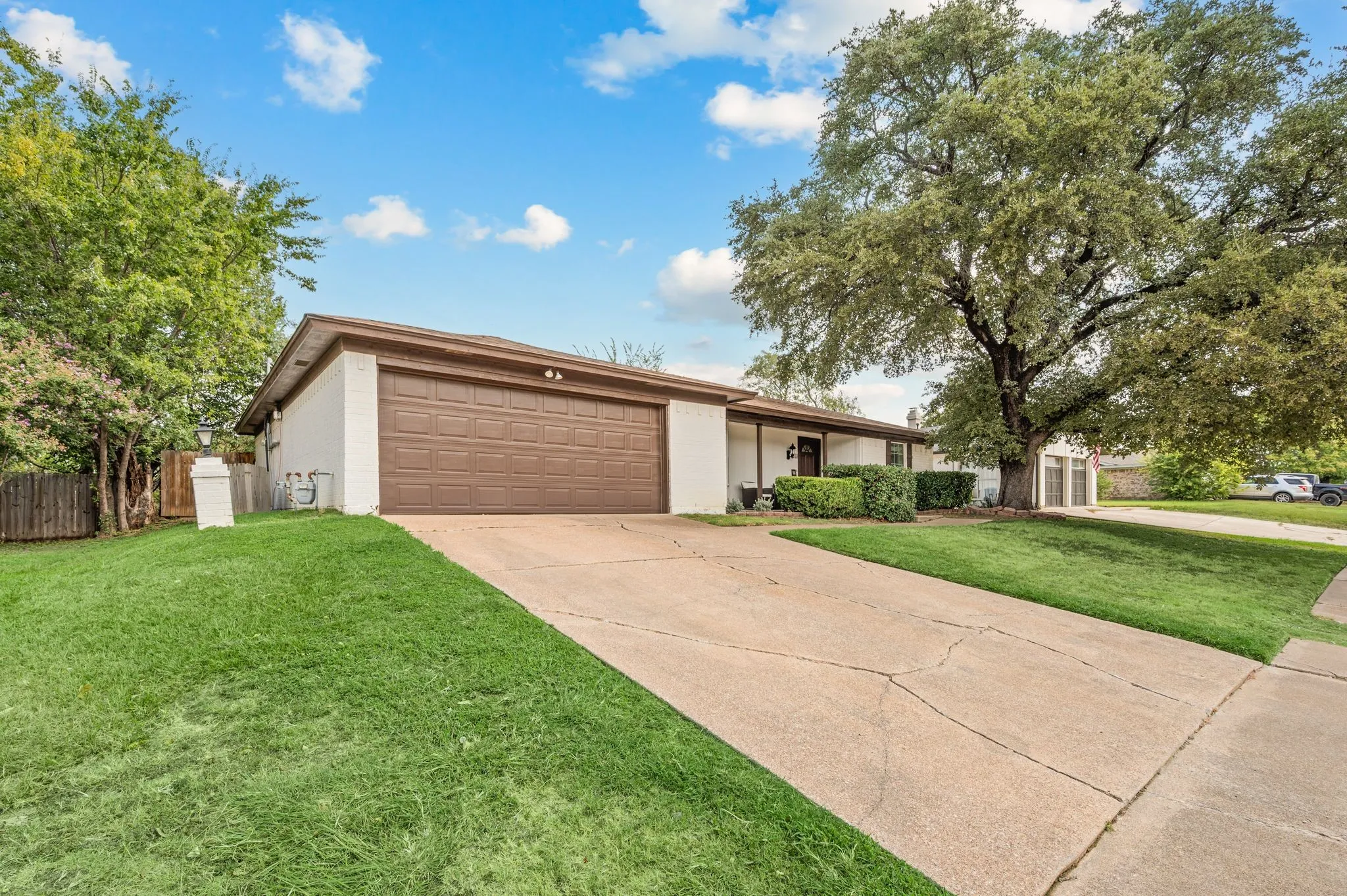 Single Family Residence For Sale in Tarrant County , 7613 N Richland Boulevard, North Richland Hills, Texas 76180, 3 Bedroom, 2 Bathroom, 2 Garage spaces, 1,565 Sqft, built in 1975, mls#21380868, Real Estate Agent in North Richland Hills, Homes For Sale in Tarrant county, Homes For Sale in North Richland Hills, Realtor in North Richland Hills Texas, Real Estate Brokerage Independent Realty Texas, Luminita Cordes Realtor