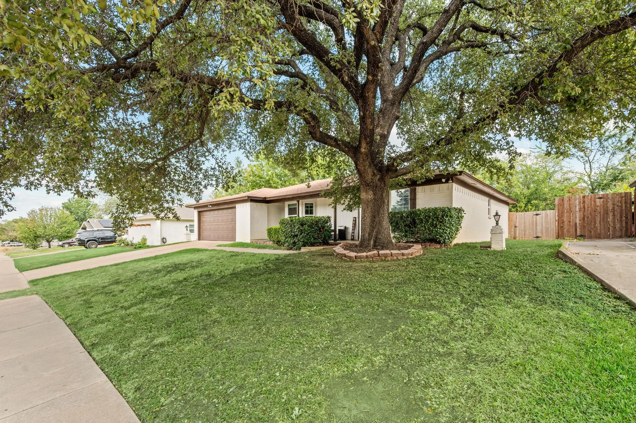 Single Family Residence For Sale in Tarrant County , 7613 N Richland Boulevard, North Richland Hills, Texas 76180, 3 Bedroom, 2 Bathroom, 2 Garage spaces, 1,565 Sqft, built in 1975, mls#21380868, Real Estate Agent in North Richland Hills, Homes For Sale in Tarrant county, Homes For Sale in North Richland Hills, Realtor in North Richland Hills Texas, Real Estate Brokerage Independent Realty Texas, Luminita Cordes Realtor