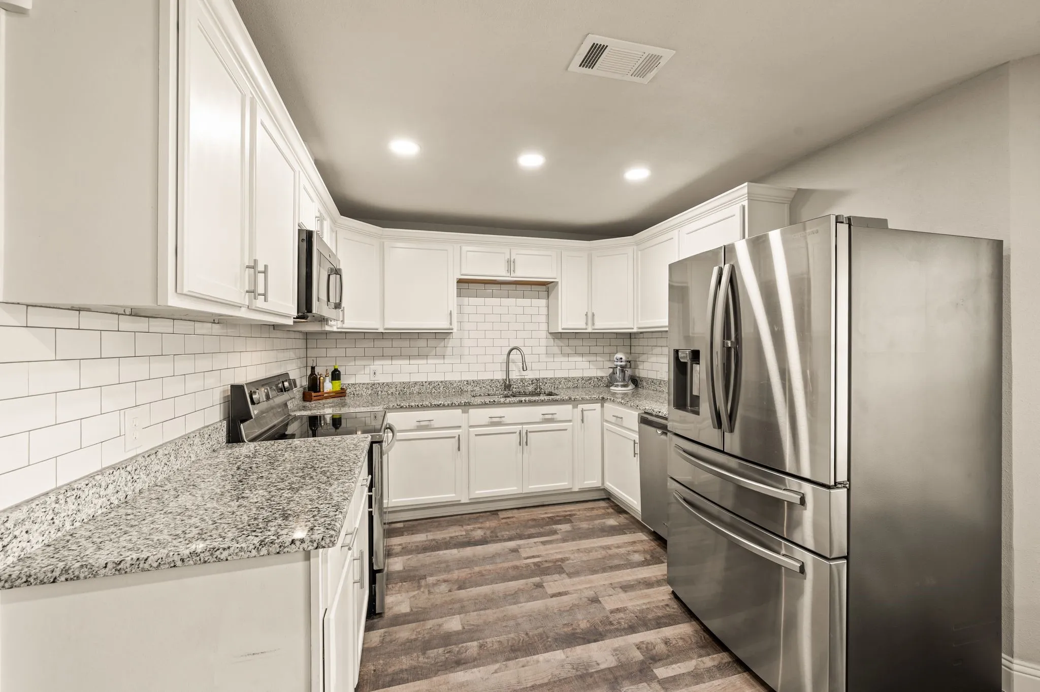 Single Family Residence For Sale in Tarrant County , 7613 N Richland Boulevard, North Richland Hills, Texas 76180, 3 Bedroom, 2 Bathroom, 2 Garage spaces, 1,565 Sqft, built in 1975, mls#21380868, Real Estate Agent in North Richland Hills, Homes For Sale in Tarrant county, Homes For Sale in North Richland Hills, Realtor in North Richland Hills Texas, Real Estate Brokerage Independent Realty Texas, Luminita Cordes Realtor