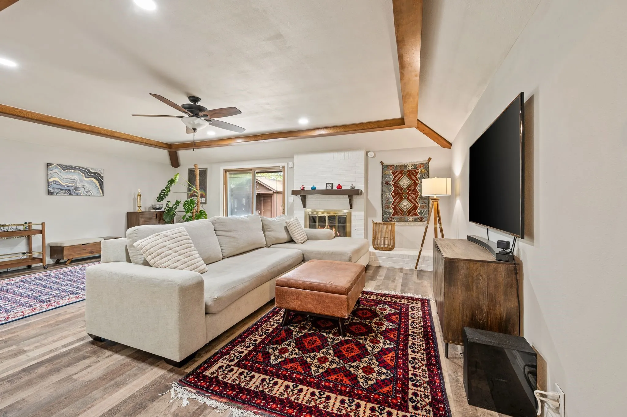 Single Family Residence For Sale in Tarrant County , 7613 N Richland Boulevard, North Richland Hills, Texas 76180, 3 Bedroom, 2 Bathroom, 2 Garage spaces, 1,565 Sqft, built in 1975, mls#21380868, Real Estate Agent in North Richland Hills, Homes For Sale in Tarrant county, Homes For Sale in North Richland Hills, Realtor in North Richland Hills Texas, Real Estate Brokerage Independent Realty Texas, Luminita Cordes Realtor