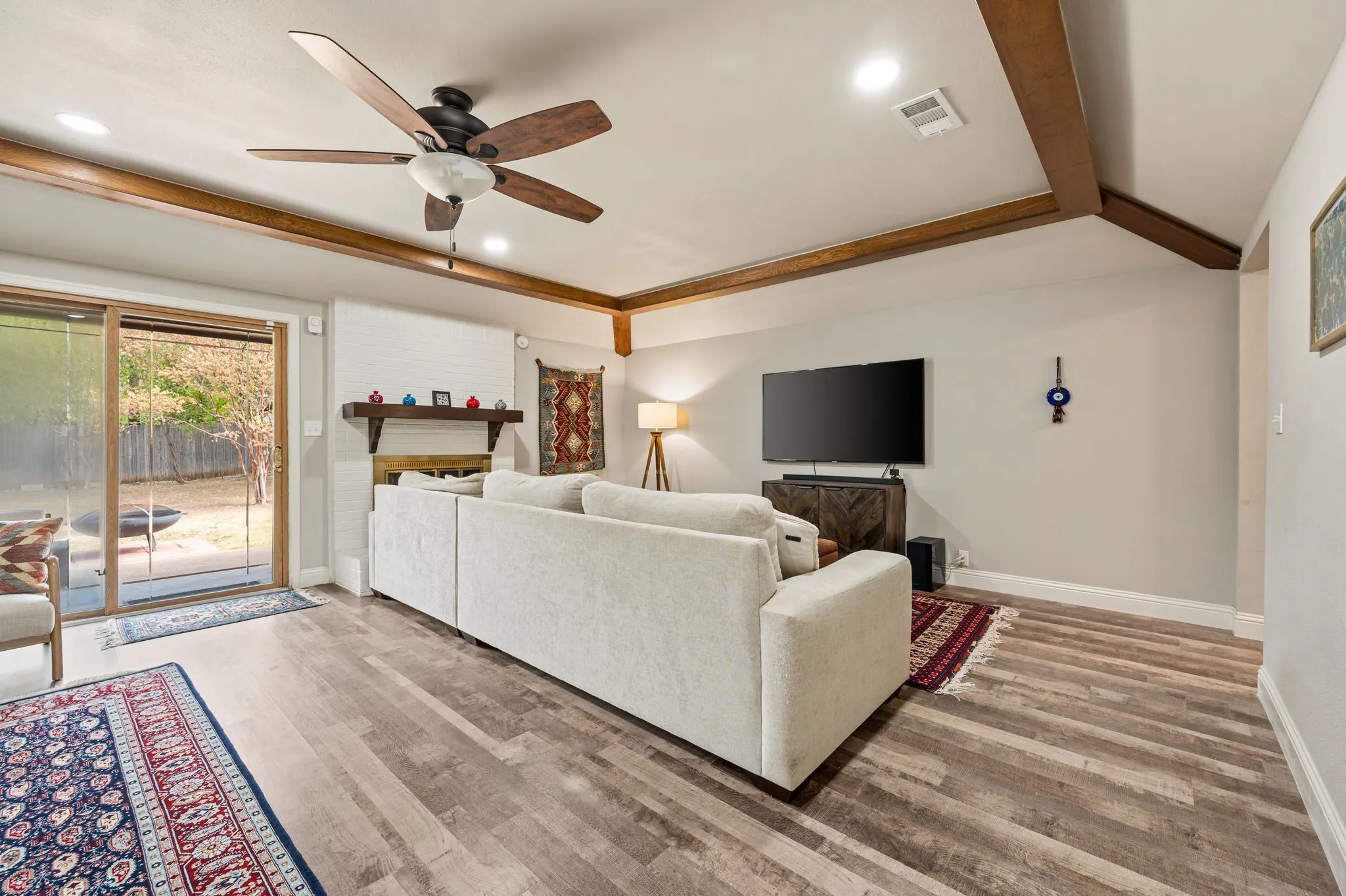 Single Family Residence For Sale in Tarrant County , 7613 N Richland Boulevard, North Richland Hills, Texas 76180, 3 Bedroom, 2 Bathroom, 2 Garage spaces, 1,565 Sqft, built in 1975, mls#21380868, Real Estate Agent in North Richland Hills, Homes For Sale in Tarrant county, Homes For Sale in North Richland Hills, Realtor in North Richland Hills Texas, Real Estate Brokerage Independent Realty Texas, Luminita Cordes Realtor