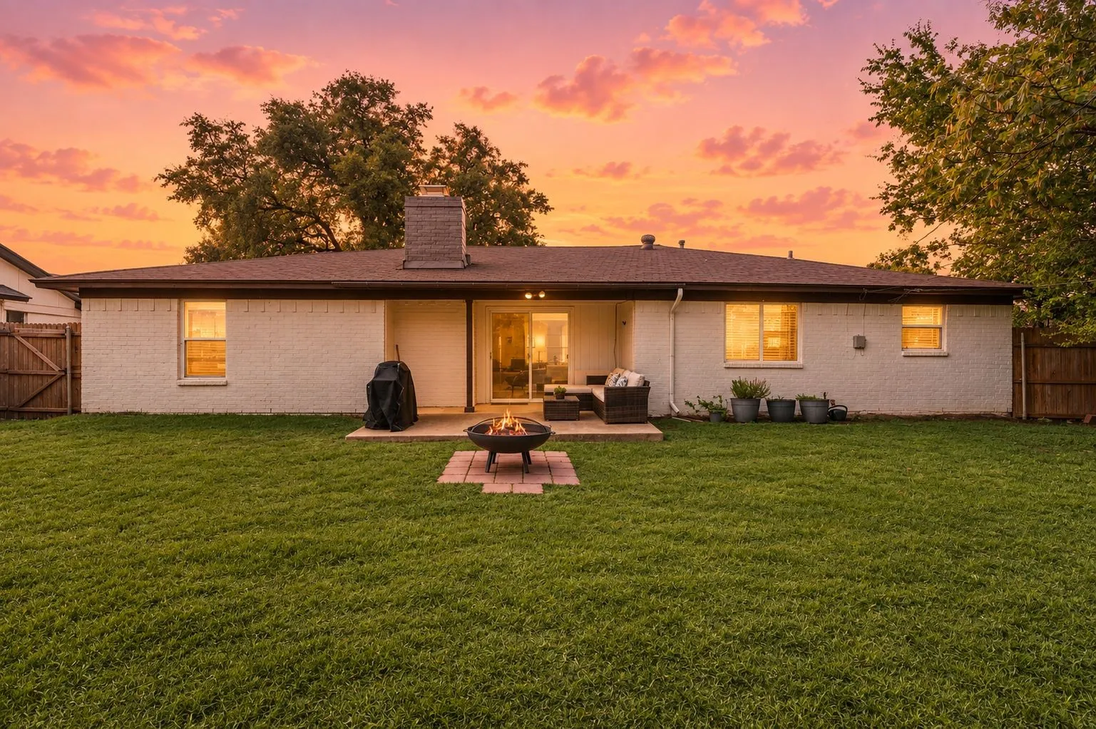 Single Family Residence For Sale in Tarrant County , 7613 N Richland Boulevard, North Richland Hills, Texas 76180, 3 Bedroom, 2 Bathroom, 2 Garage spaces, 1,565 Sqft, built in 1975, mls#21380868, Real Estate Agent in North Richland Hills, Homes For Sale in Tarrant county, Homes For Sale in North Richland Hills, Realtor in North Richland Hills Texas, Real Estate Brokerage Independent Realty Texas, Luminita Cordes Realtor
