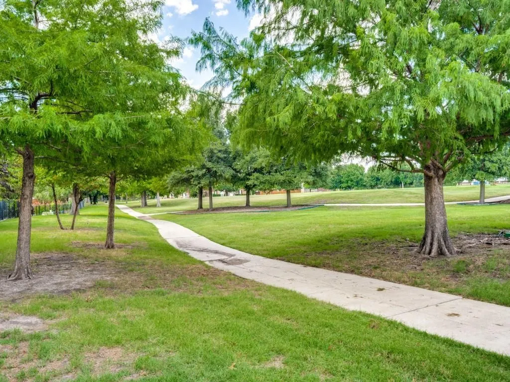 Single Family Residence For Sale in Denton County , 9991 Slick Rock Trail, Frisco, Texas 75033, 4 Bedroom, 3 Bathroom, 2 Garage spaces, 2,285 Sqft, built in 2001, mls#21385971, Real Estate Agent in Frisco, Homes For Sale in Denton county, Homes For Sale in Frisco, Realtor in Frisco Texas, Real Estate Brokerage Independent Realty Texas, Luminita Cordes Realtor