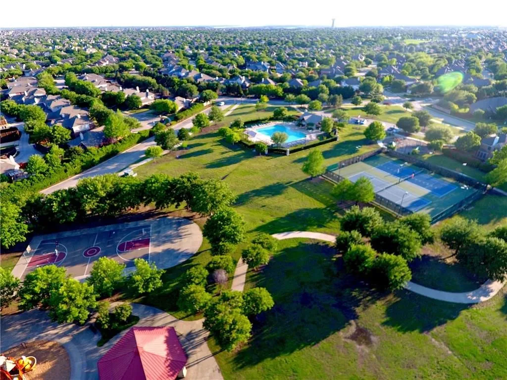 Single Family Residence For Sale in Denton County , 9991 Slick Rock Trail, Frisco, Texas 75033, 4 Bedroom, 3 Bathroom, 2 Garage spaces, 2,285 Sqft, built in 2001, mls#21385971, Real Estate Agent in Frisco, Homes For Sale in Denton county, Homes For Sale in Frisco, Realtor in Frisco Texas, Real Estate Brokerage Independent Realty Texas, Luminita Cordes Realtor