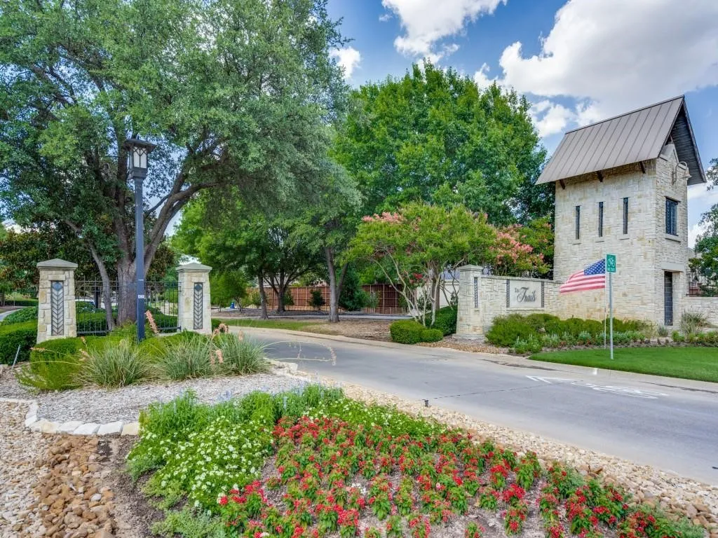 Single Family Residence For Sale in Denton County , 9991 Slick Rock Trail, Frisco, Texas 75033, 4 Bedroom, 3 Bathroom, 2 Garage spaces, 2,285 Sqft, built in 2001, mls#21385971, Real Estate Agent in Frisco, Homes For Sale in Denton county, Homes For Sale in Frisco, Realtor in Frisco Texas, Real Estate Brokerage Independent Realty Texas, Luminita Cordes Realtor