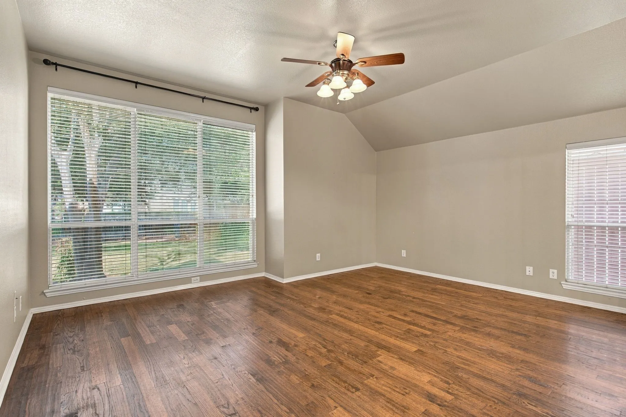 Single Family Residence For Sale in Denton County , 9991 Slick Rock Trail, Frisco, Texas 75033, 4 Bedroom, 3 Bathroom, 2 Garage spaces, 2,285 Sqft, built in 2001, mls#21385971, Real Estate Agent in Frisco, Homes For Sale in Denton county, Homes For Sale in Frisco, Realtor in Frisco Texas, Real Estate Brokerage Independent Realty Texas, Luminita Cordes Realtor