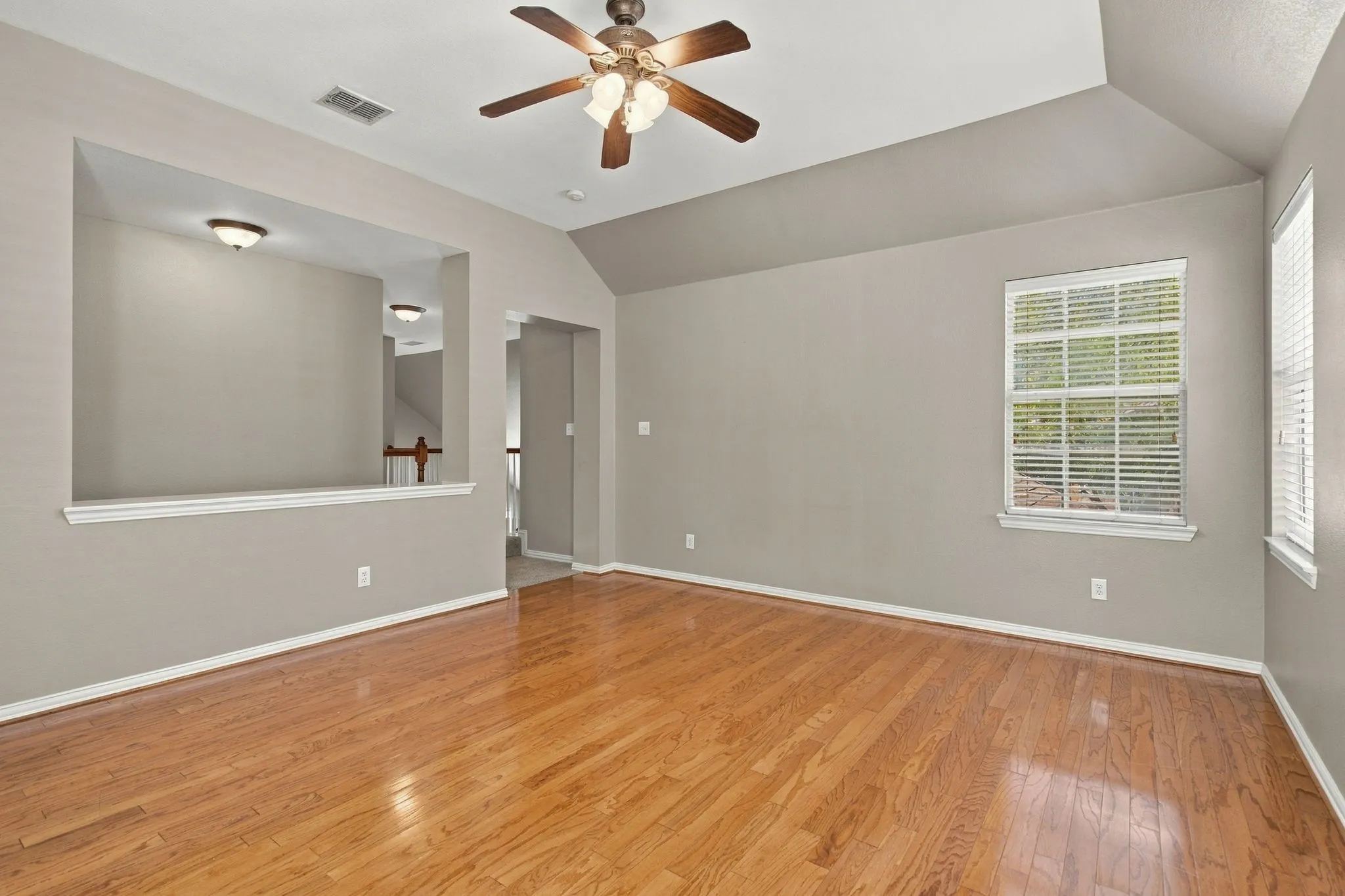 Single Family Residence For Sale in Denton County , 9991 Slick Rock Trail, Frisco, Texas 75033, 4 Bedroom, 3 Bathroom, 2 Garage spaces, 2,285 Sqft, built in 2001, mls#21385971, Real Estate Agent in Frisco, Homes For Sale in Denton county, Homes For Sale in Frisco, Realtor in Frisco Texas, Real Estate Brokerage Independent Realty Texas, Luminita Cordes Realtor