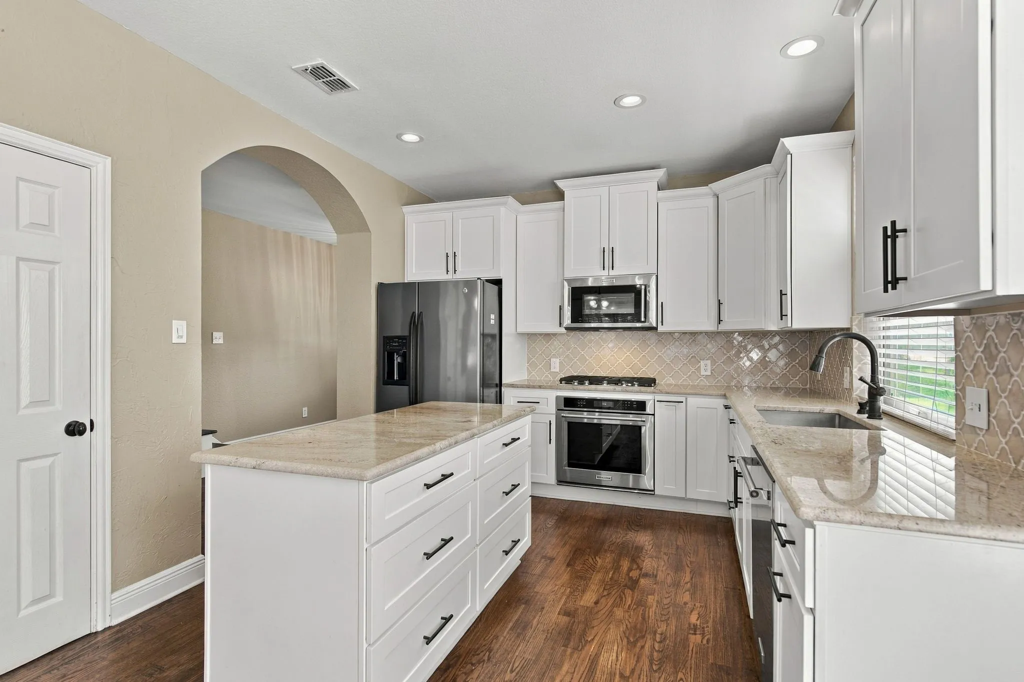 Single Family Residence For Sale in Denton County , 9991 Slick Rock Trail, Frisco, Texas 75033, 4 Bedroom, 3 Bathroom, 2 Garage spaces, 2,285 Sqft, built in 2001, mls#21385971, Real Estate Agent in Frisco, Homes For Sale in Denton county, Homes For Sale in Frisco, Realtor in Frisco Texas, Real Estate Brokerage Independent Realty Texas, Luminita Cordes Realtor