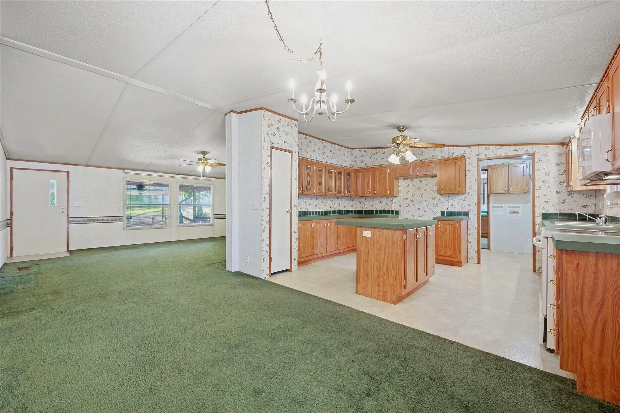 Mobile Home For Sale in Grayson County , 65 Red Sea Boulevard, Pottsboro, Texas 75076, 3 Bedroom, 2 Bathroom, Garage spaces, 1,664 Sqft, built in 2000, mls#21387473, Real Estate Agent in Pottsboro, Homes For Sale in Grayson county, Homes For Sale in Pottsboro, Realtor in Pottsboro Texas, Real Estate Brokerage Independent Realty Texas, Luminita Cordes Realtor
