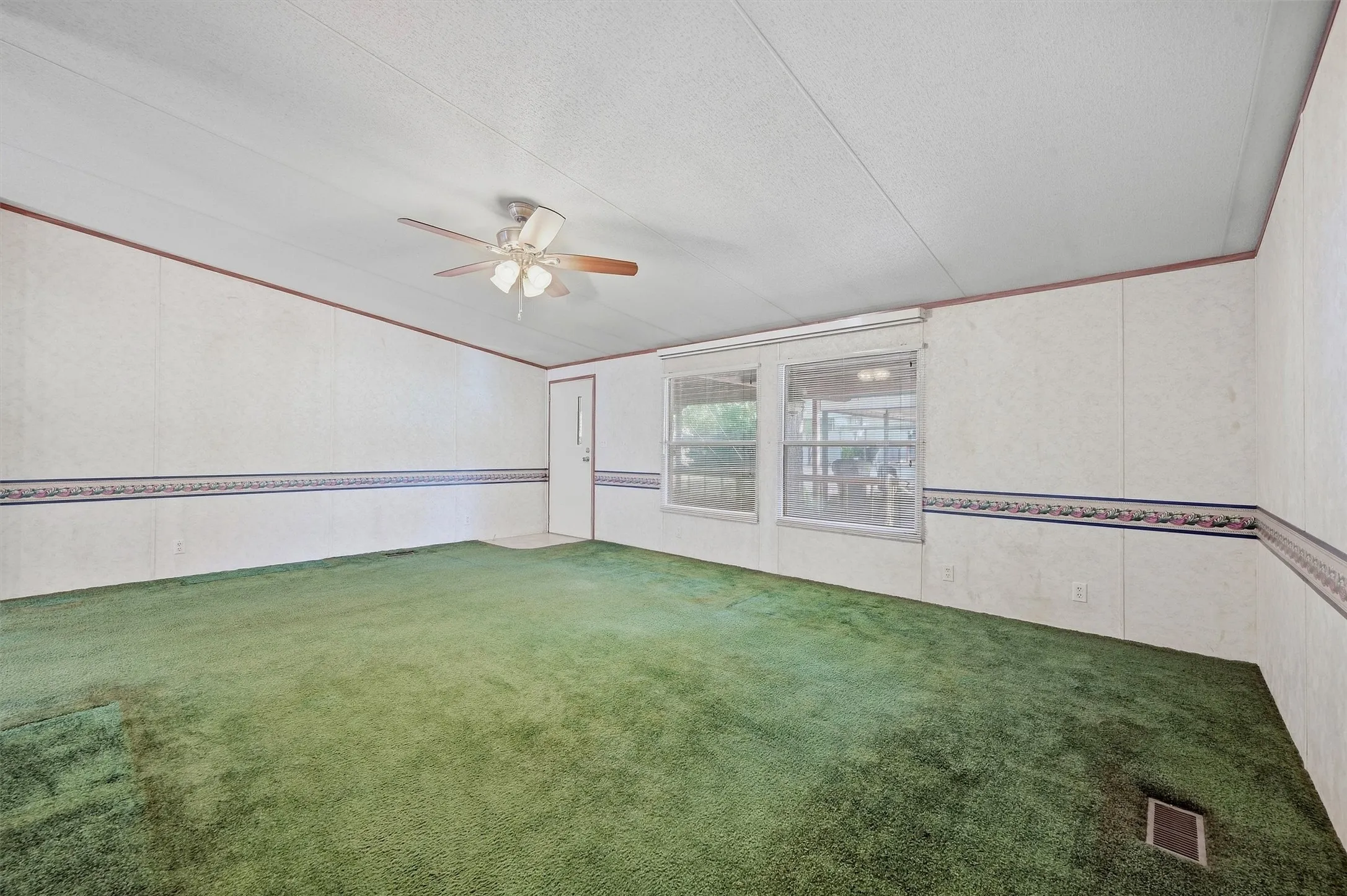 Mobile Home For Sale in Grayson County , 65 Red Sea Boulevard, Pottsboro, Texas 75076, 3 Bedroom, 2 Bathroom, Garage spaces, 1,664 Sqft, built in 2000, mls#21387473, Real Estate Agent in Pottsboro, Homes For Sale in Grayson county, Homes For Sale in Pottsboro, Realtor in Pottsboro Texas, Real Estate Brokerage Independent Realty Texas, Luminita Cordes Realtor