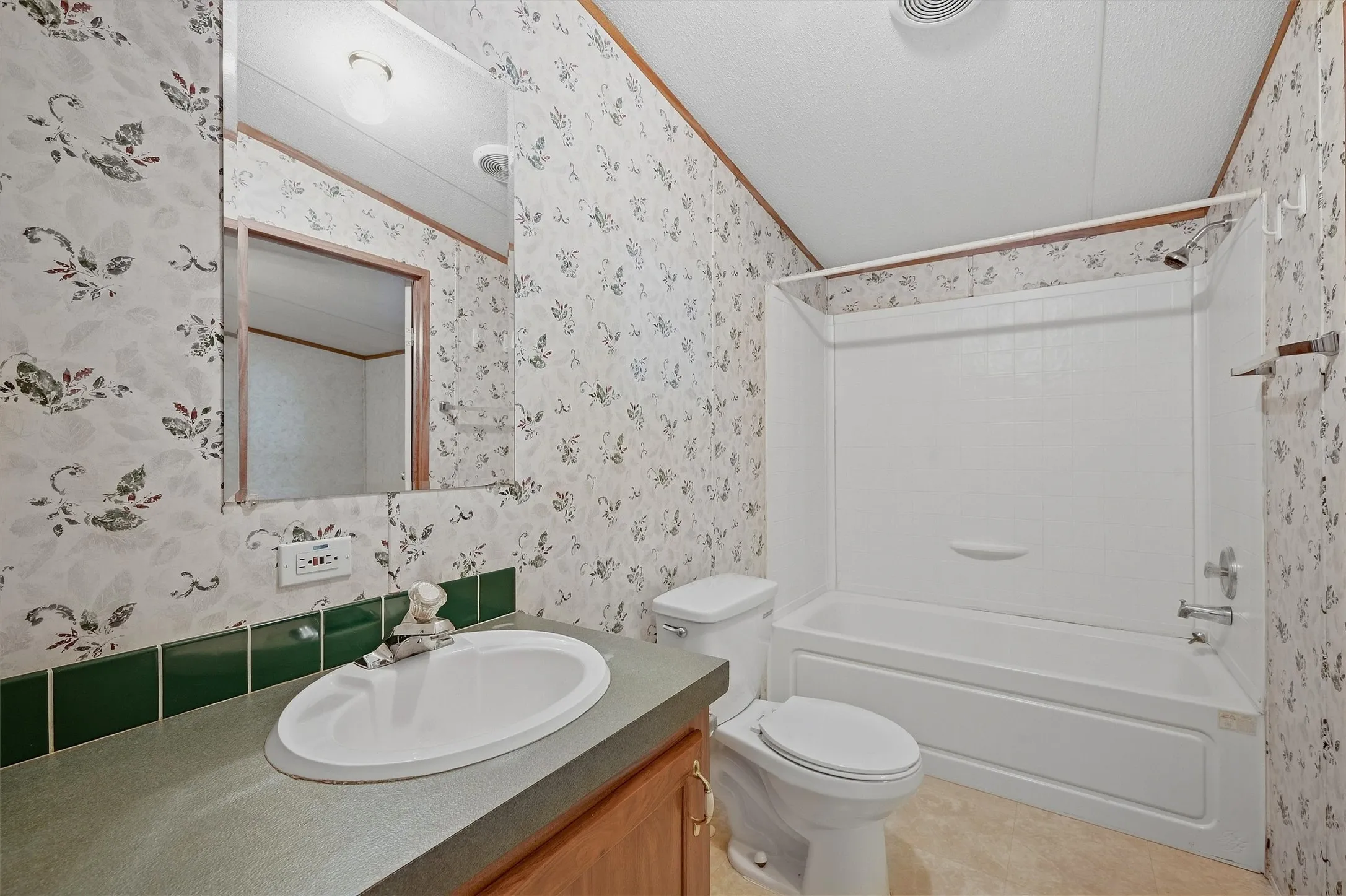Mobile Home For Sale in Grayson County , 65 Red Sea Boulevard, Pottsboro, Texas 75076, 3 Bedroom, 2 Bathroom, Garage spaces, 1,664 Sqft, built in 2000, mls#21387473, Real Estate Agent in Pottsboro, Homes For Sale in Grayson county, Homes For Sale in Pottsboro, Realtor in Pottsboro Texas, Real Estate Brokerage Independent Realty Texas, Luminita Cordes Realtor