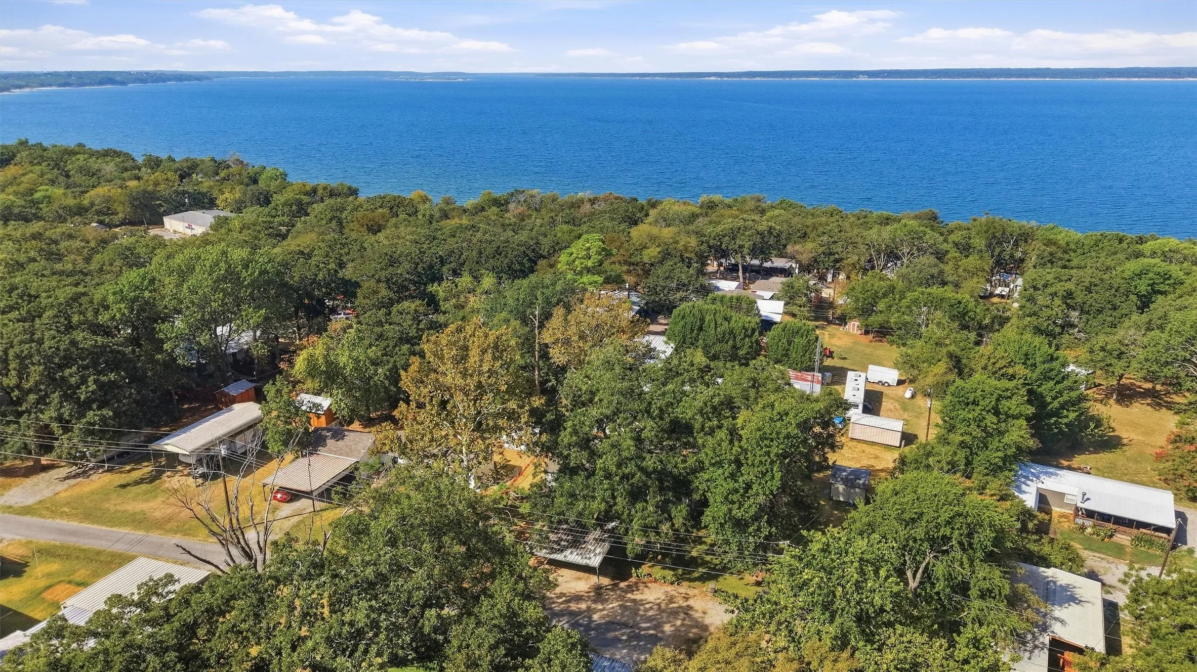 Mobile Home For Sale in Grayson County , 65 Red Sea Boulevard, Pottsboro, Texas 75076, 3 Bedroom, 2 Bathroom, Garage spaces, 1,664 Sqft, built in 2000, mls#21387473, Real Estate Agent in Pottsboro, Homes For Sale in Grayson county, Homes For Sale in Pottsboro, Realtor in Pottsboro Texas, Real Estate Brokerage Independent Realty Texas, Luminita Cordes Realtor