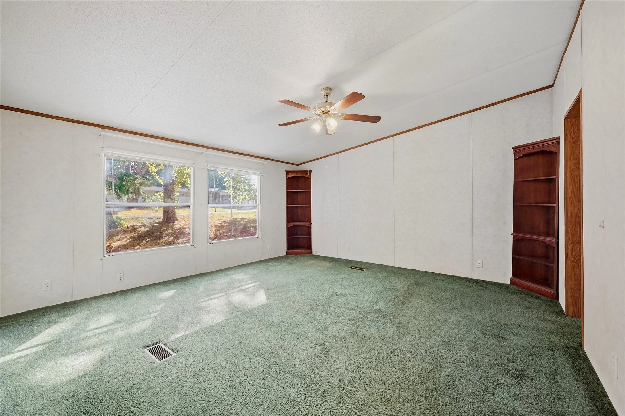 Mobile Home For Sale in Grayson County , 65 Red Sea Boulevard, Pottsboro, Texas 75076, 3 Bedroom, 2 Bathroom, Garage spaces, 1,664 Sqft, built in 2000, mls#21387473, Real Estate Agent in Pottsboro, Homes For Sale in Grayson county, Homes For Sale in Pottsboro, Realtor in Pottsboro Texas, Real Estate Brokerage Independent Realty Texas, Luminita Cordes Realtor