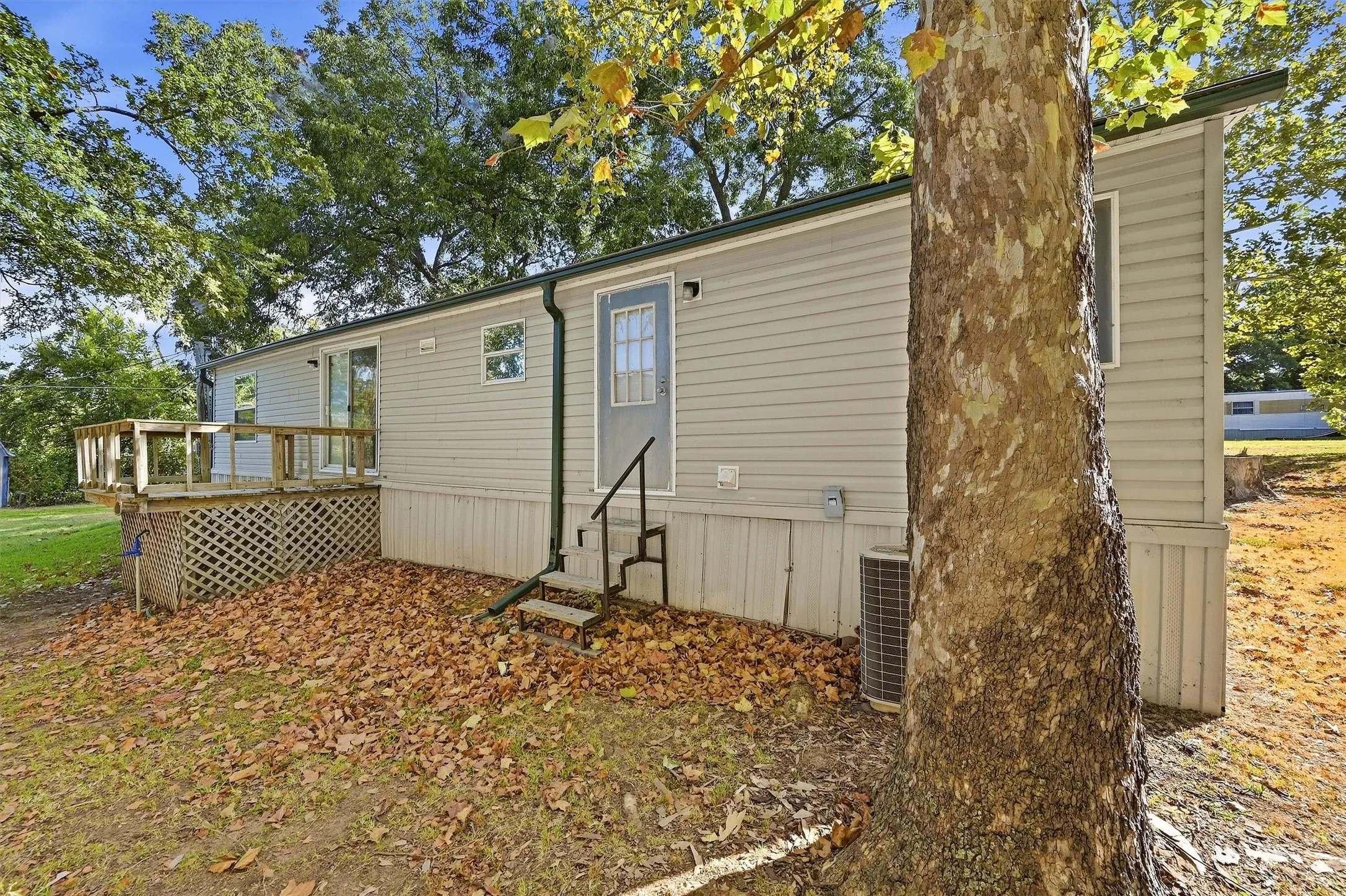 Mobile Home For Sale in Grayson County , 65 Red Sea Boulevard, Pottsboro, Texas 75076, 3 Bedroom, 2 Bathroom, Garage spaces, 1,664 Sqft, built in 2000, mls#21387473, Real Estate Agent in Pottsboro, Homes For Sale in Grayson county, Homes For Sale in Pottsboro, Realtor in Pottsboro Texas, Real Estate Brokerage Independent Realty Texas, Luminita Cordes Realtor